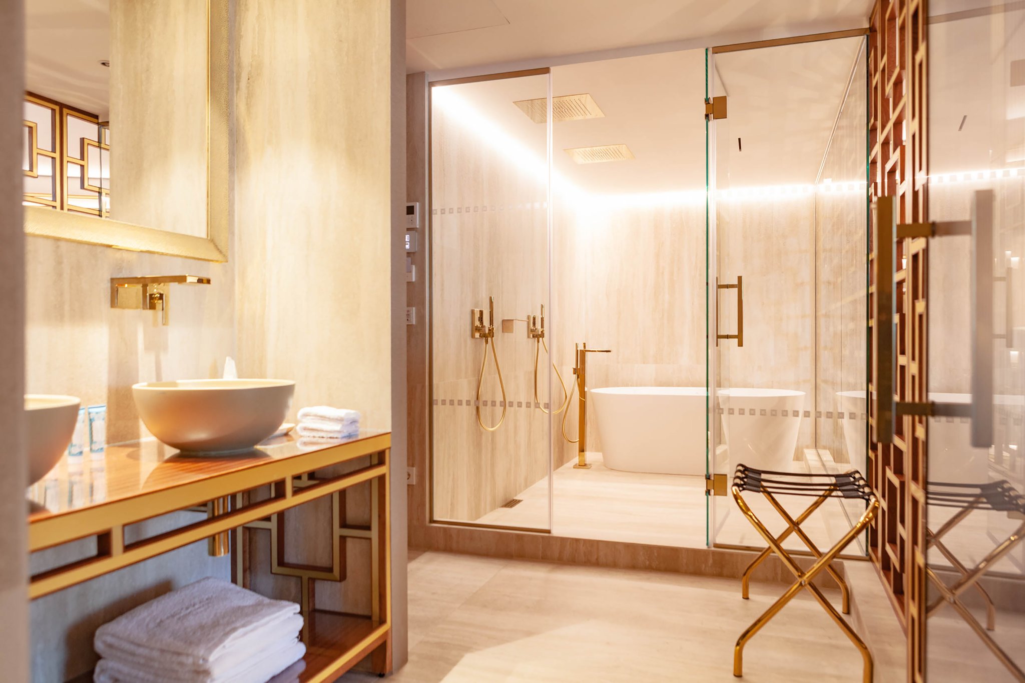 Suite_Bathroom_S
