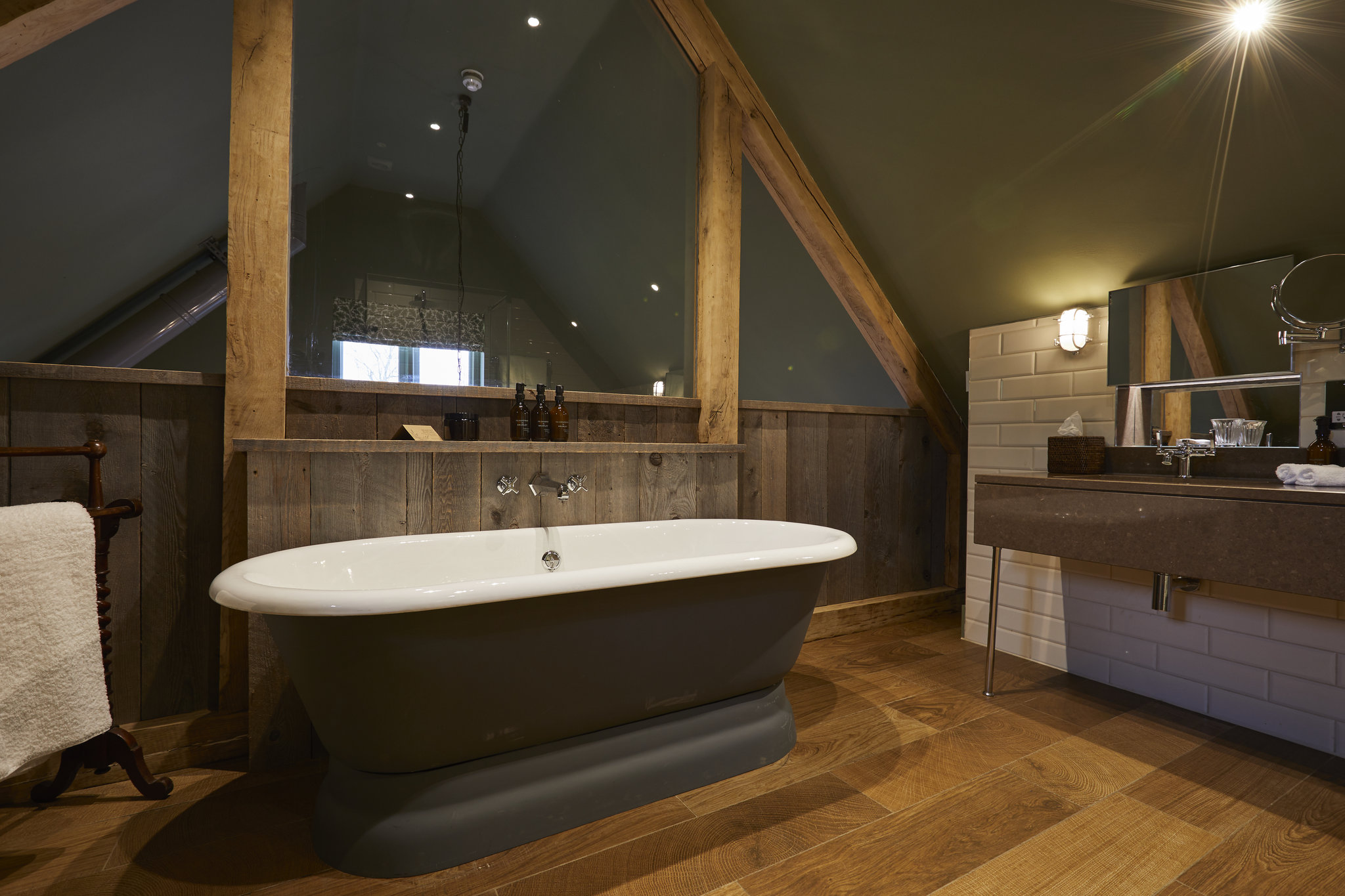 Stableyard_Bathroom_S