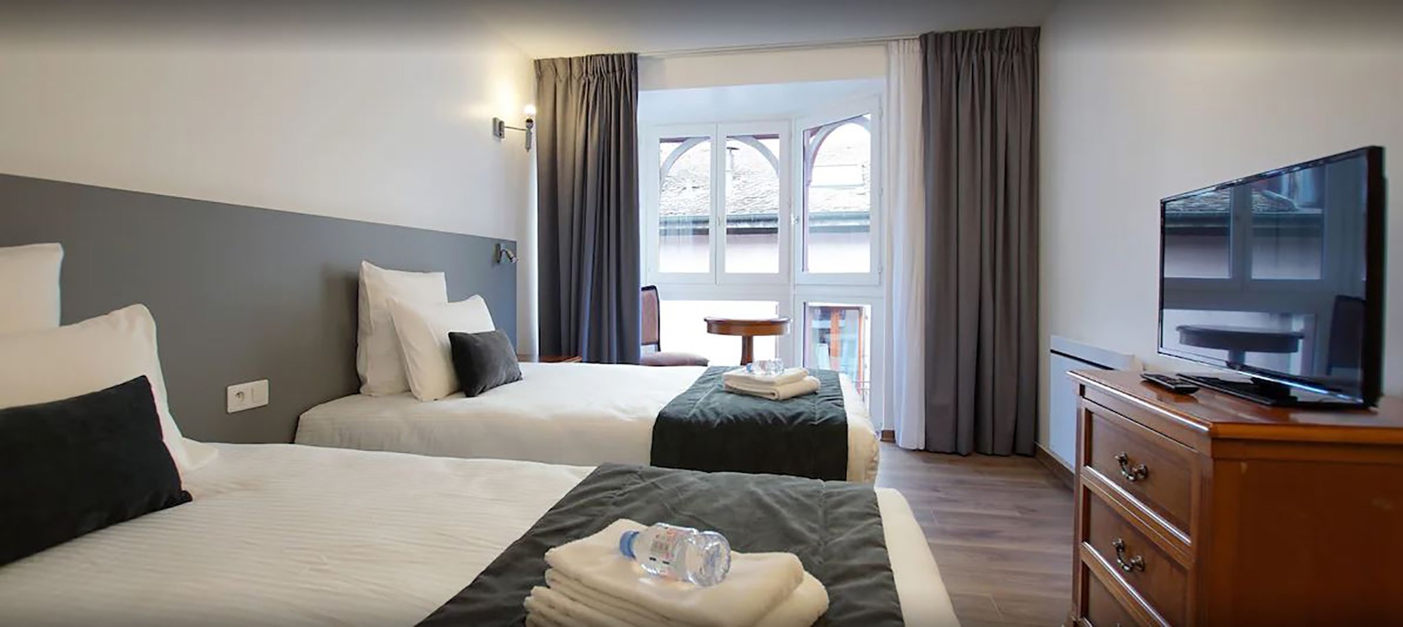Deluxe_Room_Two_Twin_Beds_S