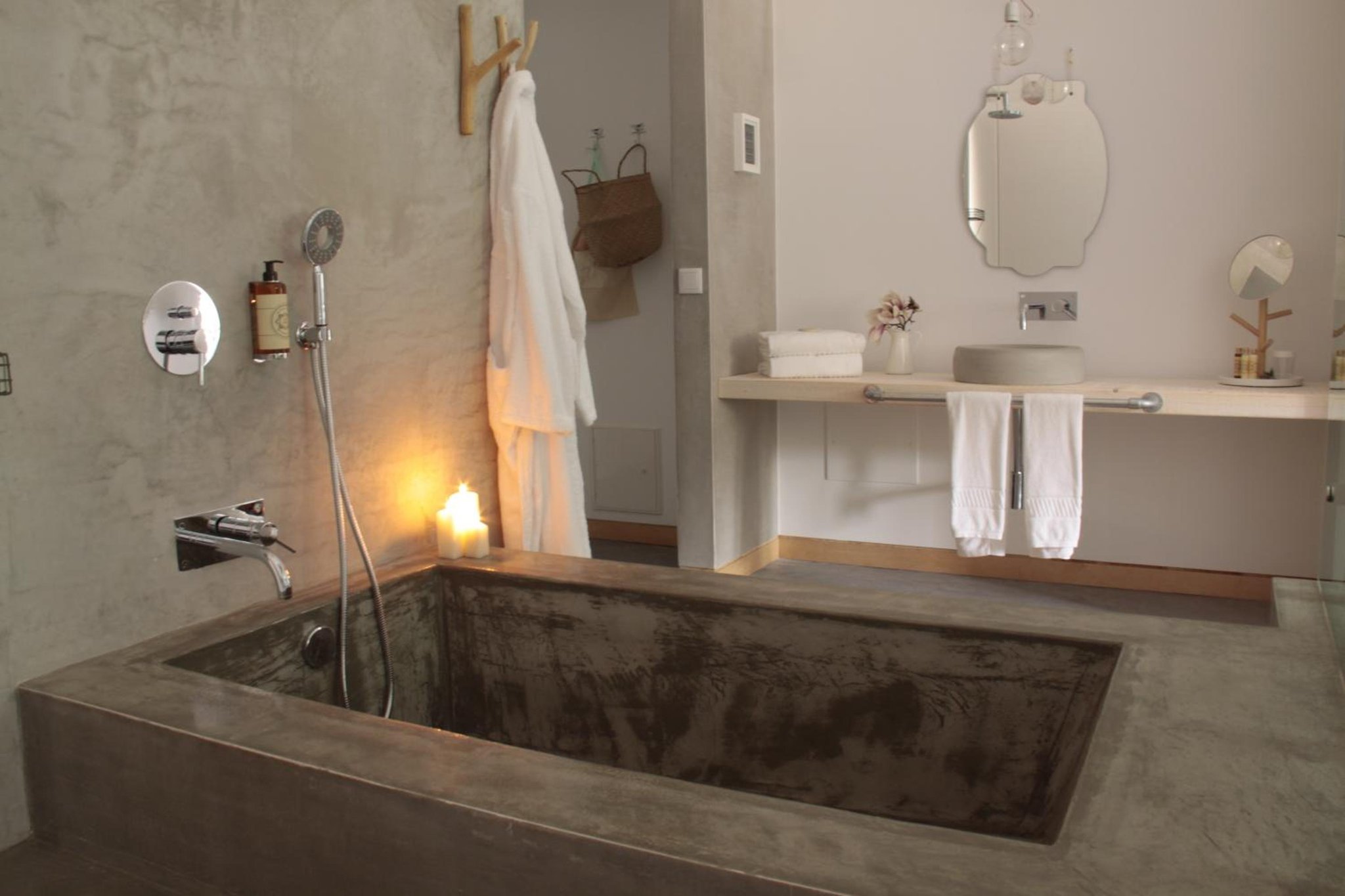 charming_double_bathroom_S