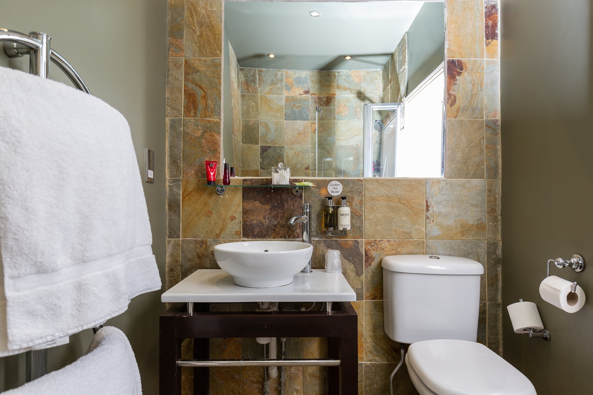 The_Willows_Bathroom2_S