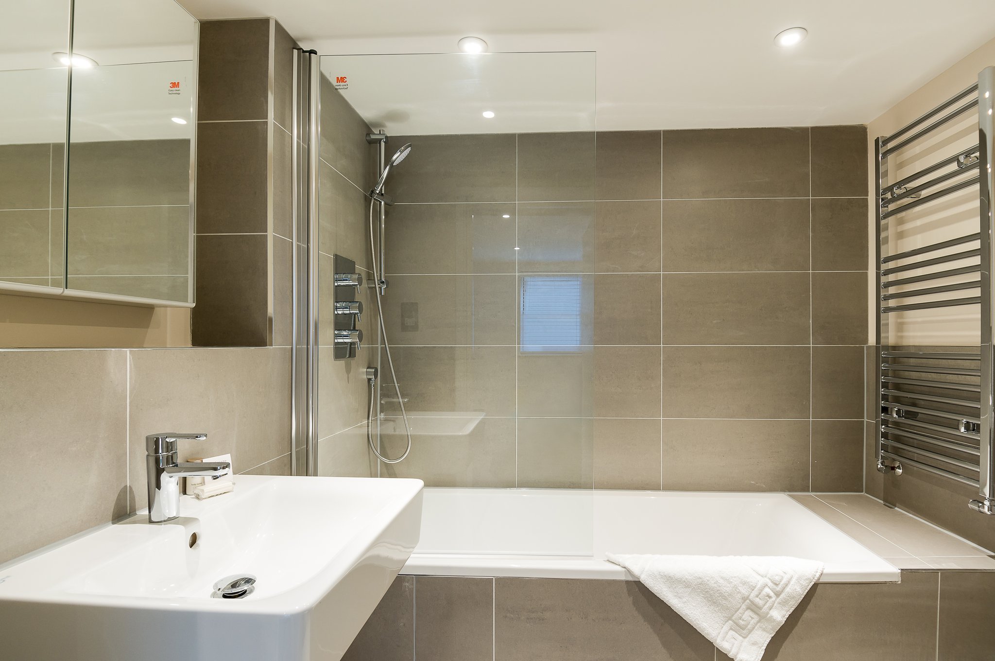 Two_Bed_Apartment_Bathroom_S