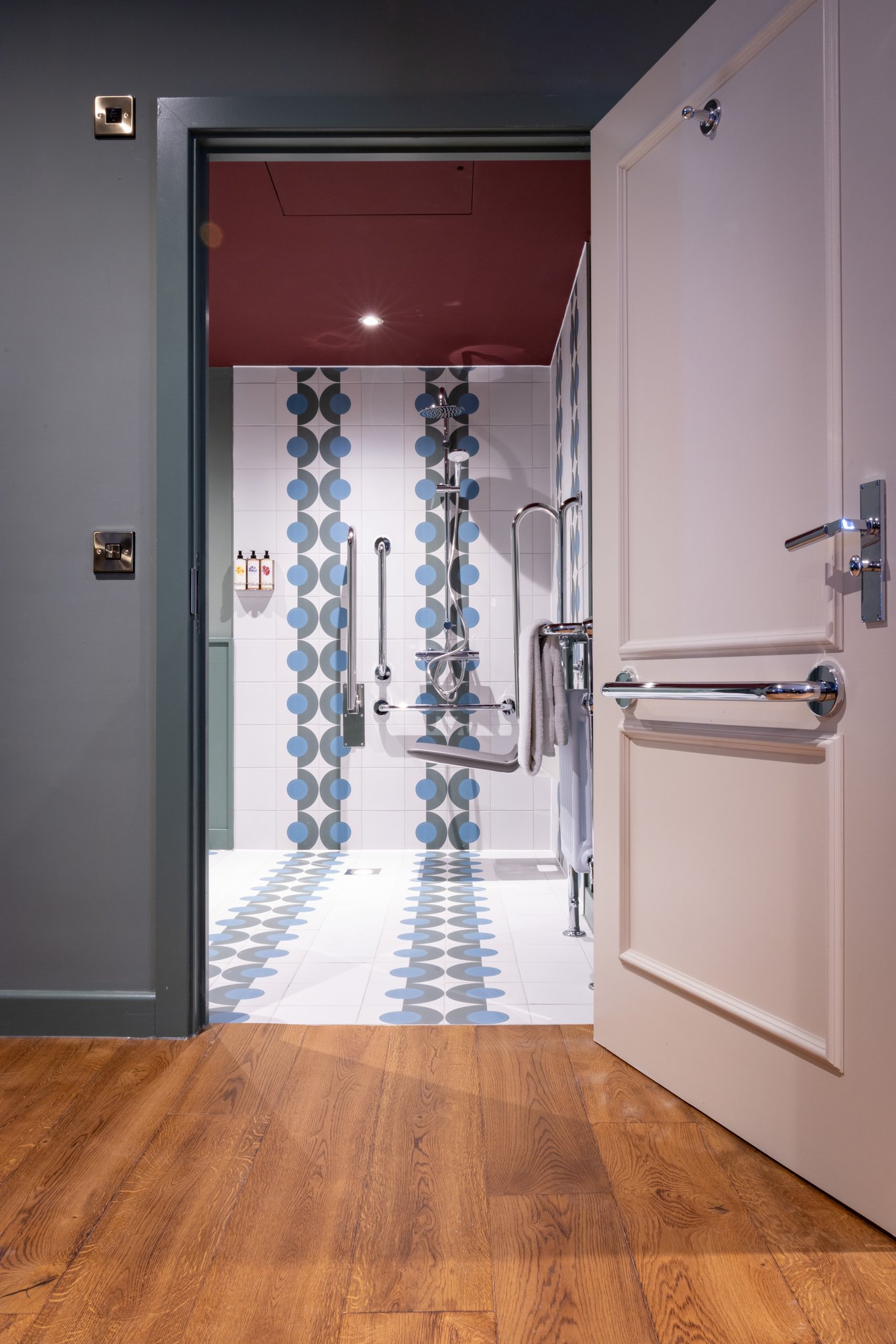 Accessible_Room_Bathroom4_S