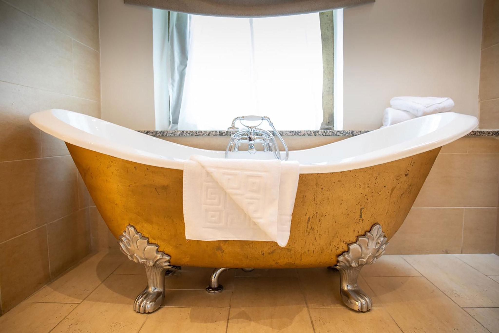 MANOR-HOUSE-SUITE-BATHROOM_S
