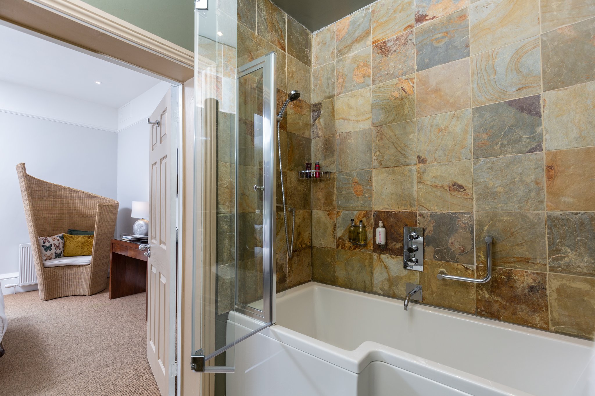 The_Willows_Bathroom3_S