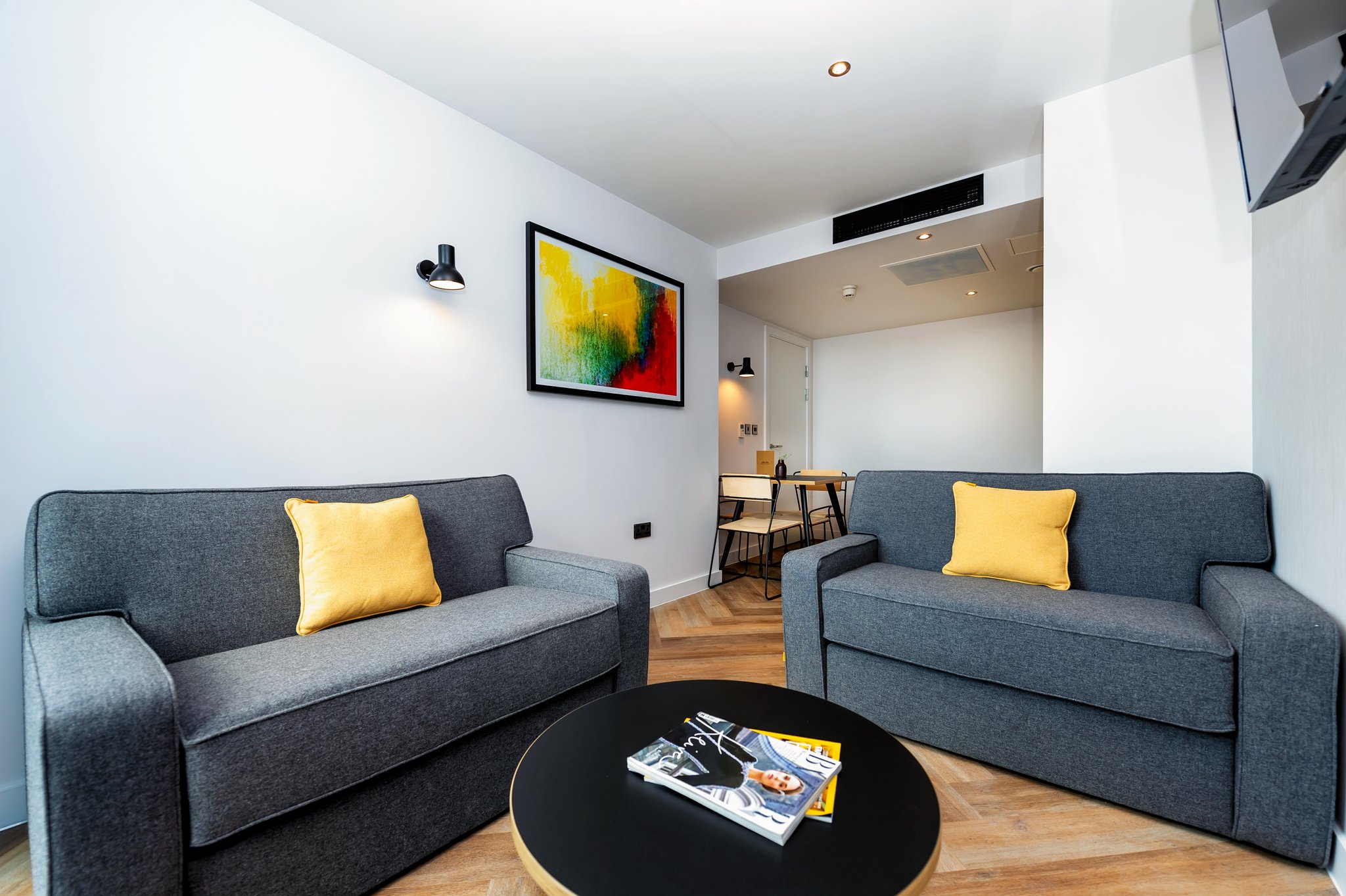 One_Bedroom_Apartment_Living_Area2_S