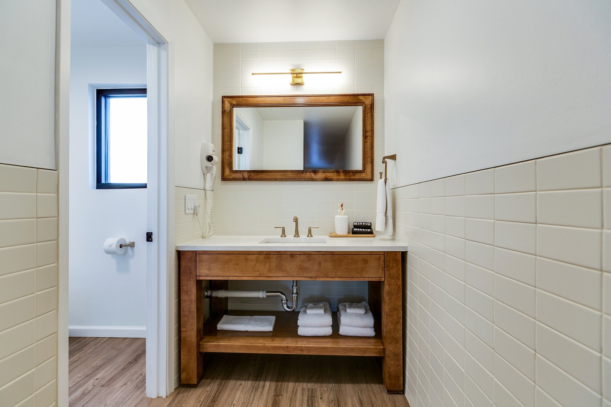 Standard_Room_Two_Queen_Beds_Bathroom_S