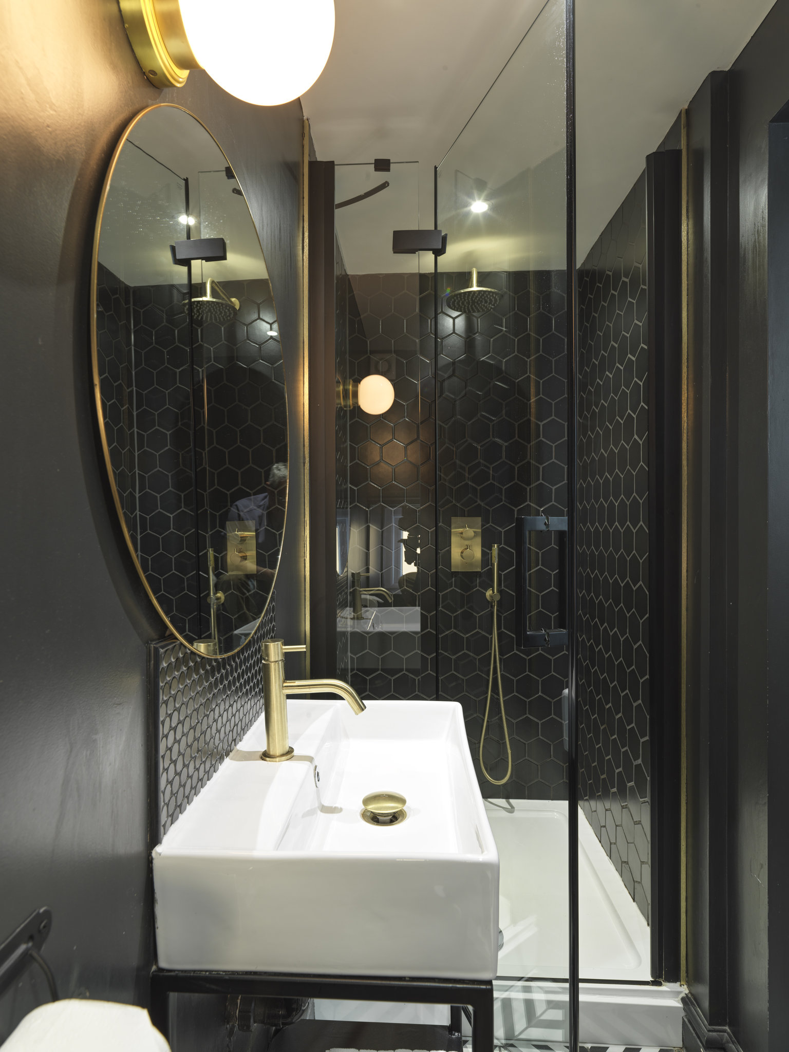 Two_bed_Apartment_bathroom_S