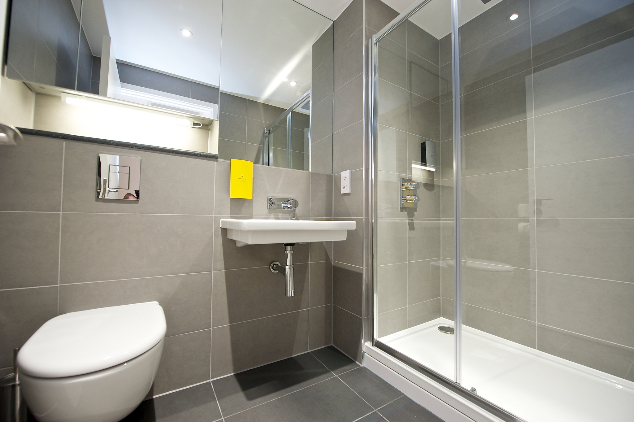 Studio_apartment_bathroom_S
