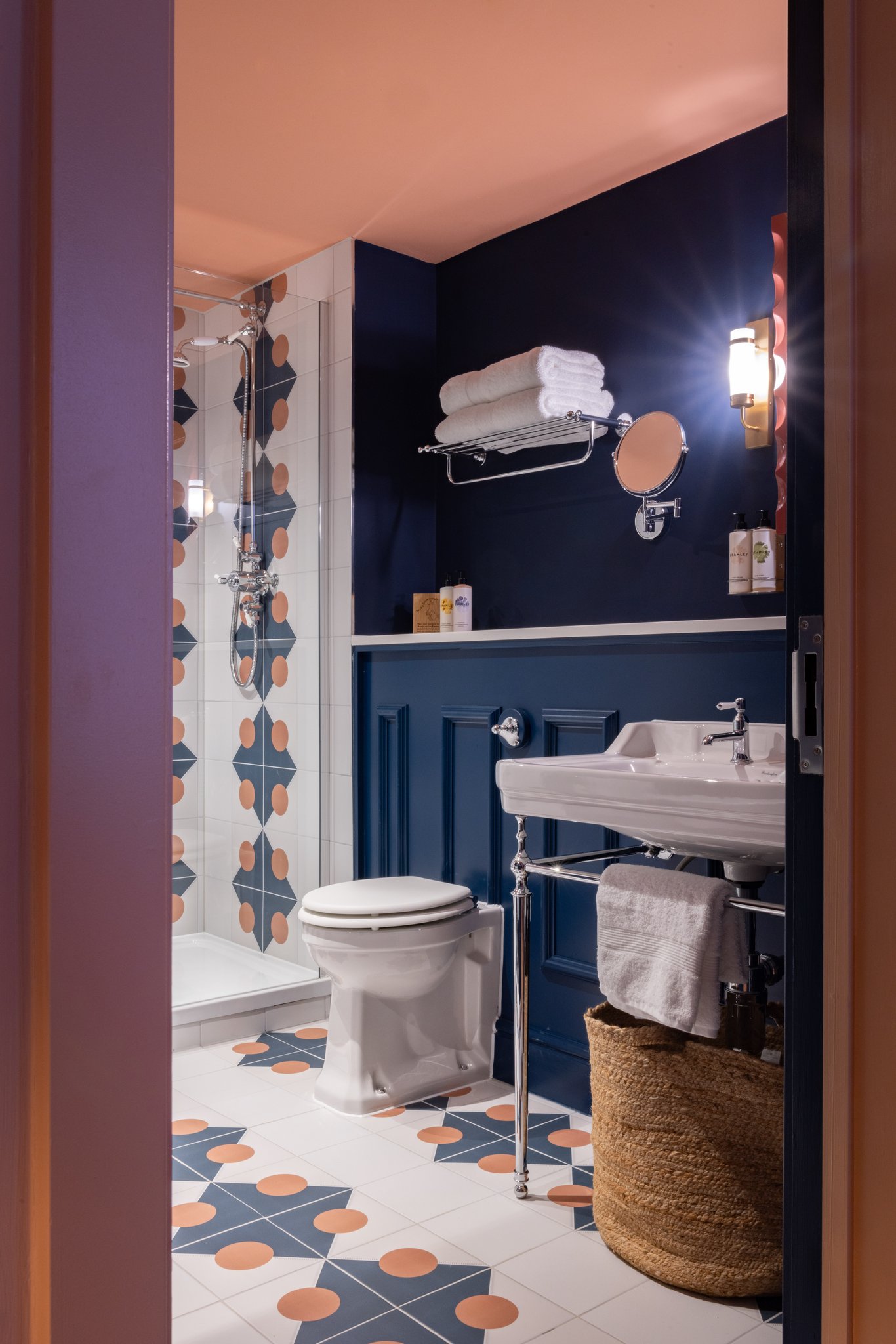Comfy_Bathroom_S
