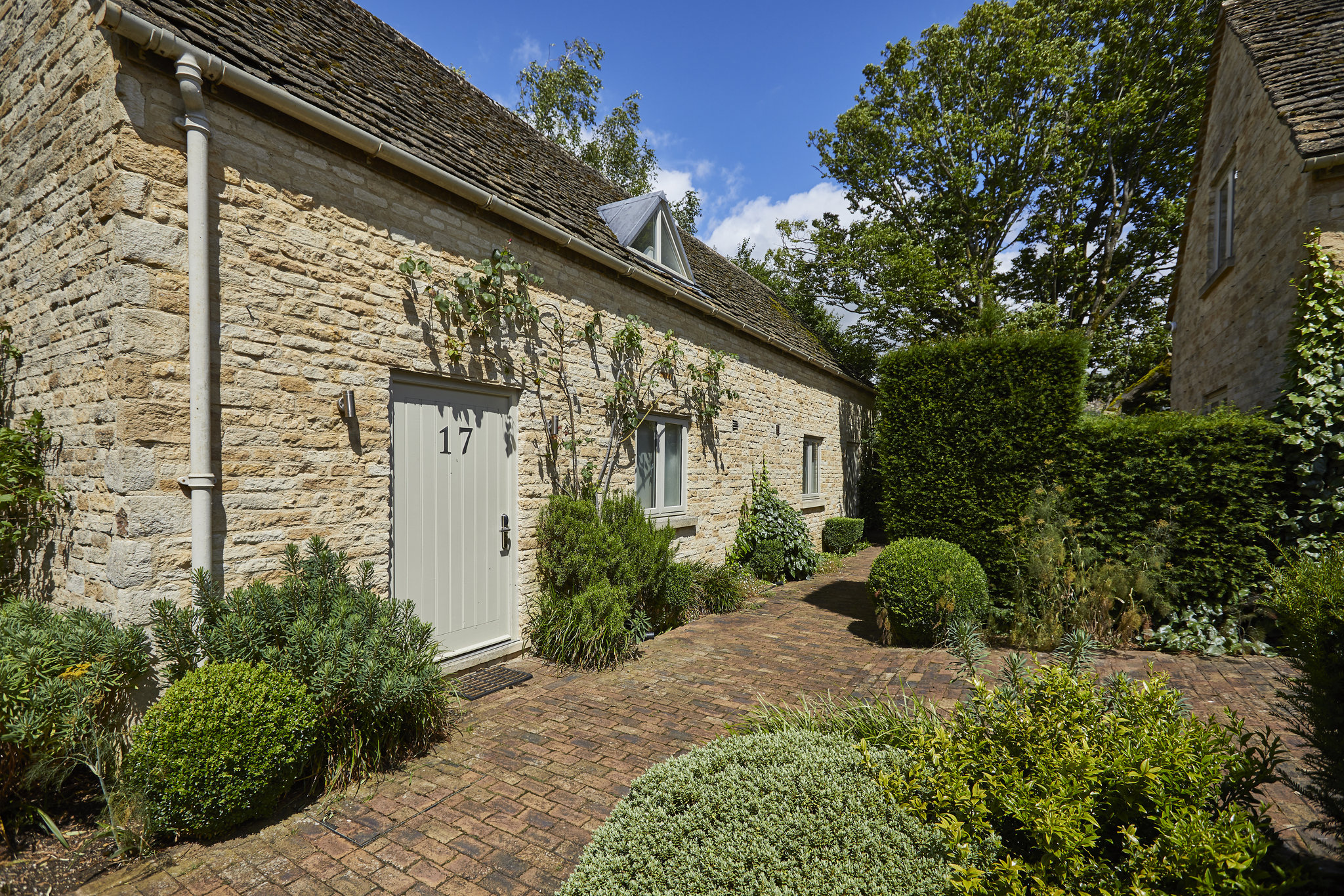 Stableyard_Exterior_S