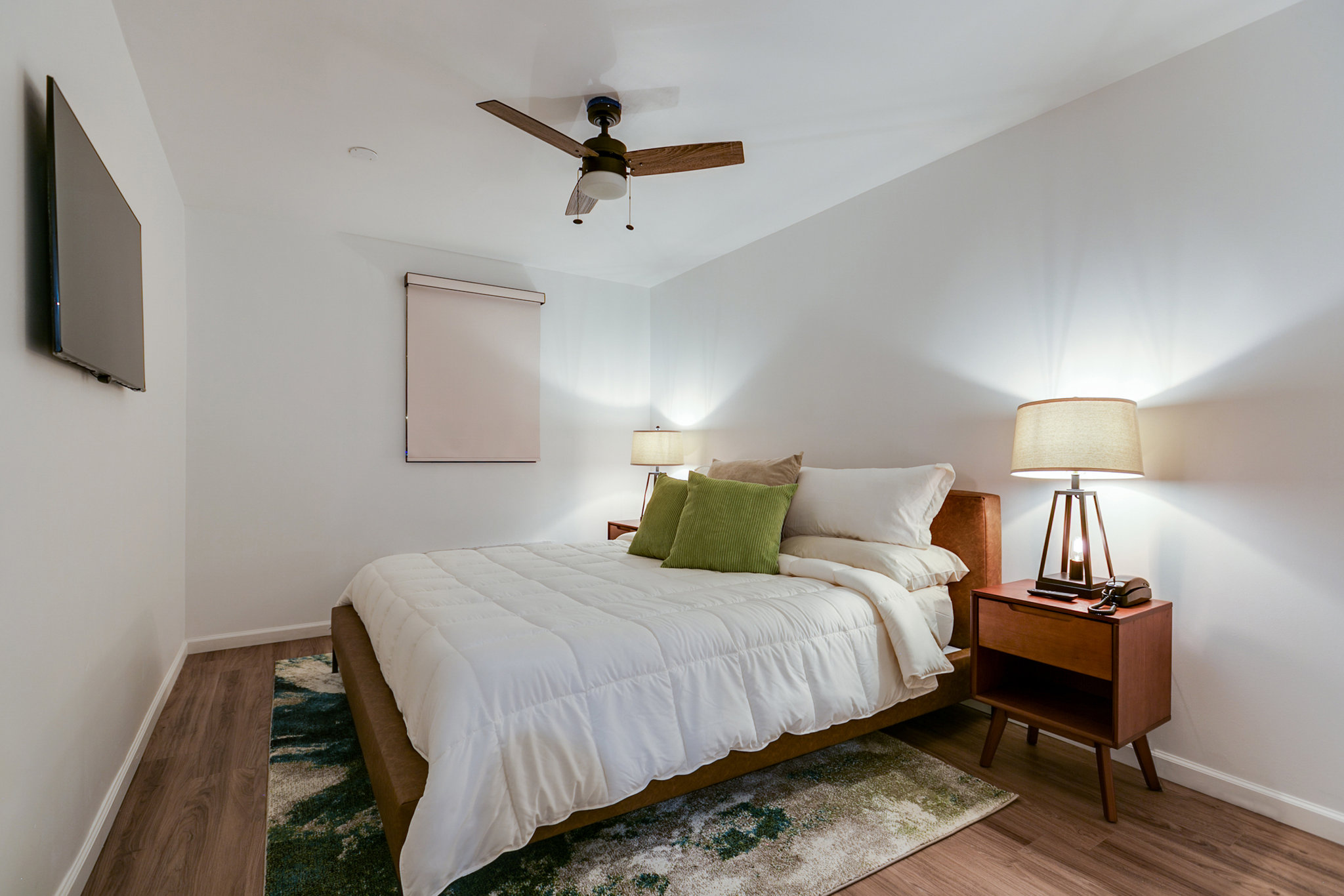 Deluxe_One_Bed_Suite_King_Bed_S