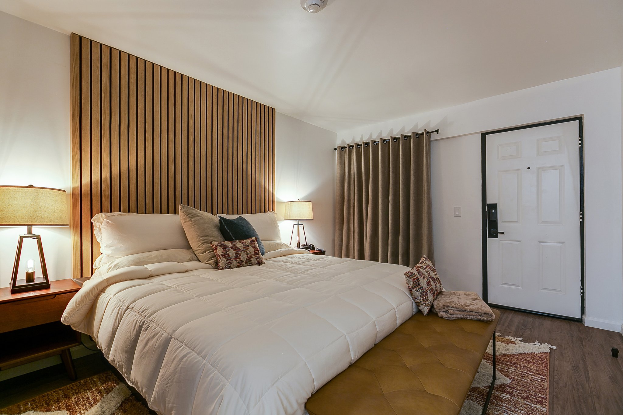 Standard_Room_King_Bed_S