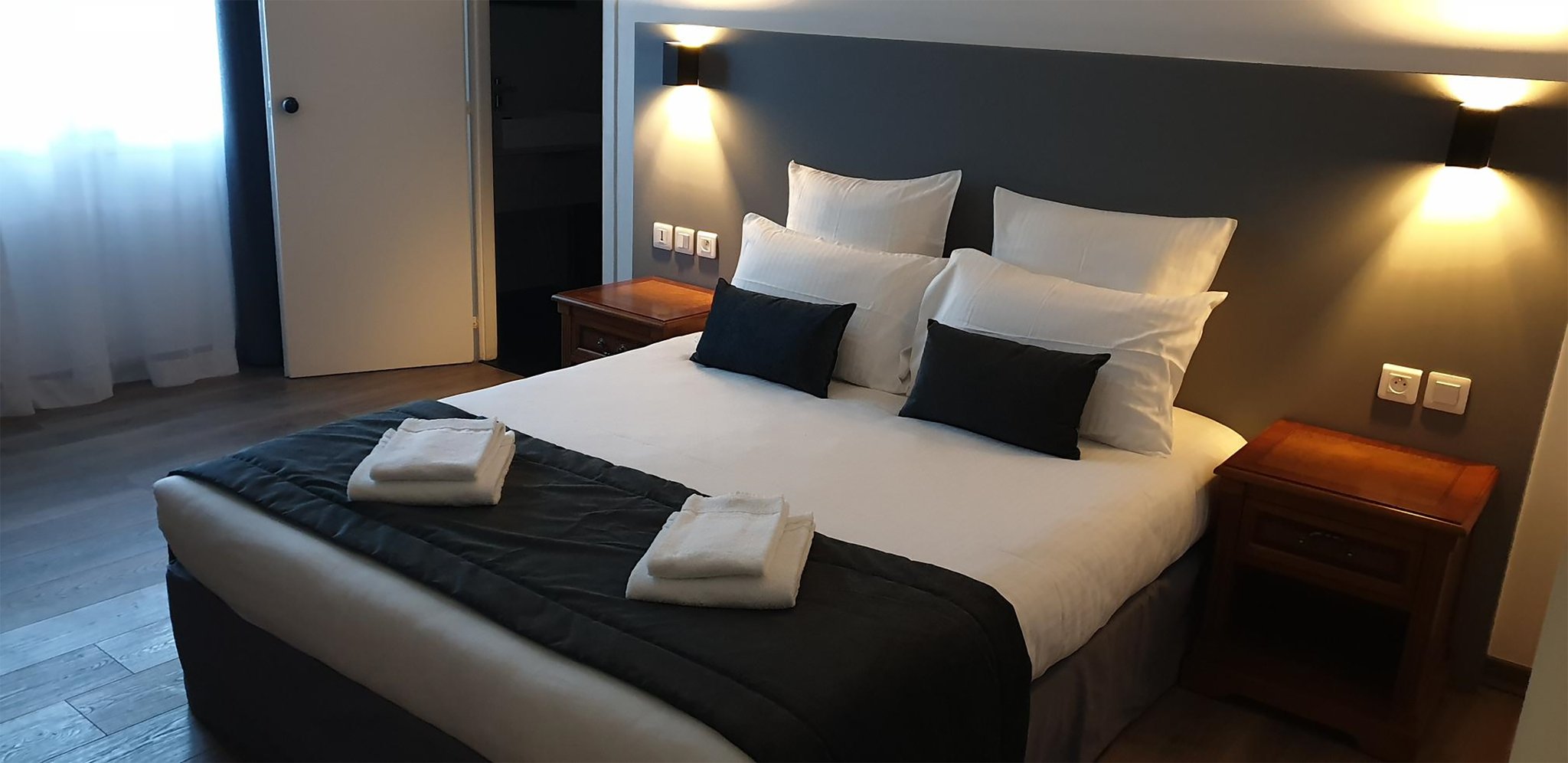 Superior_Room_King_Bed_S