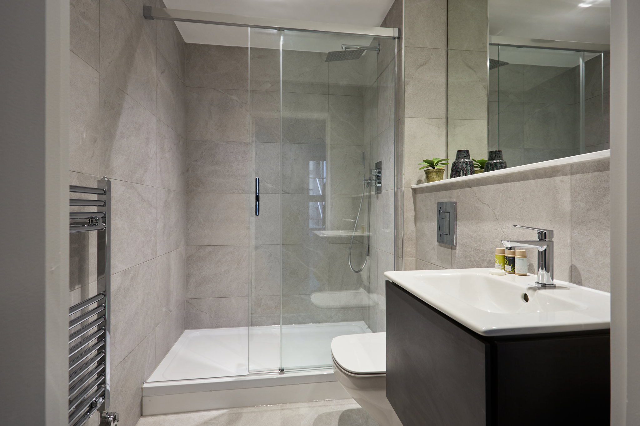 One_Bed_Apartment_Bathroom_S