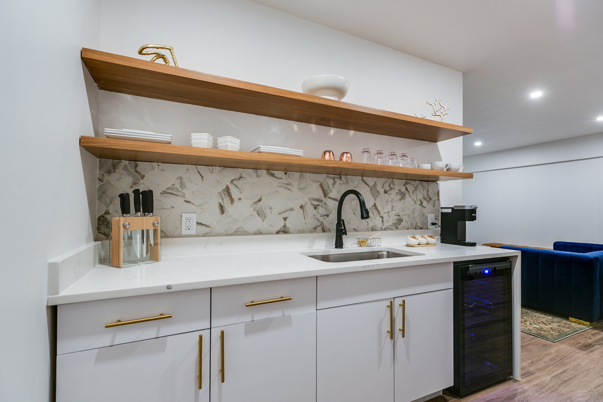 Deluxe_One_Bed_Suite_King_Bed_Kitchen2_S