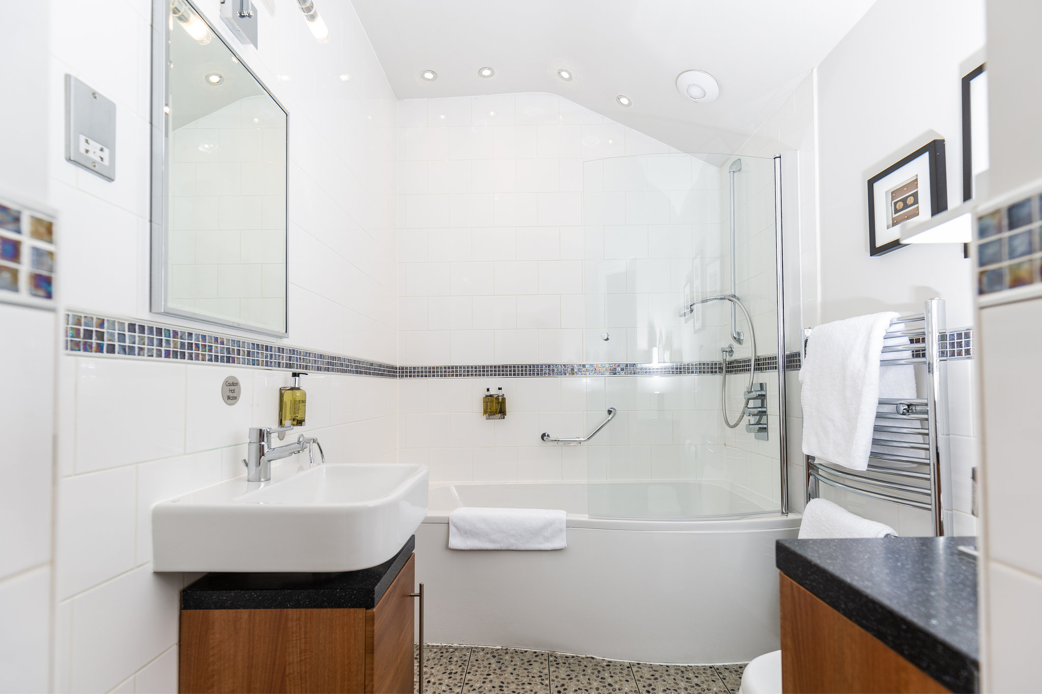 Superior_Single_Bathroom_S