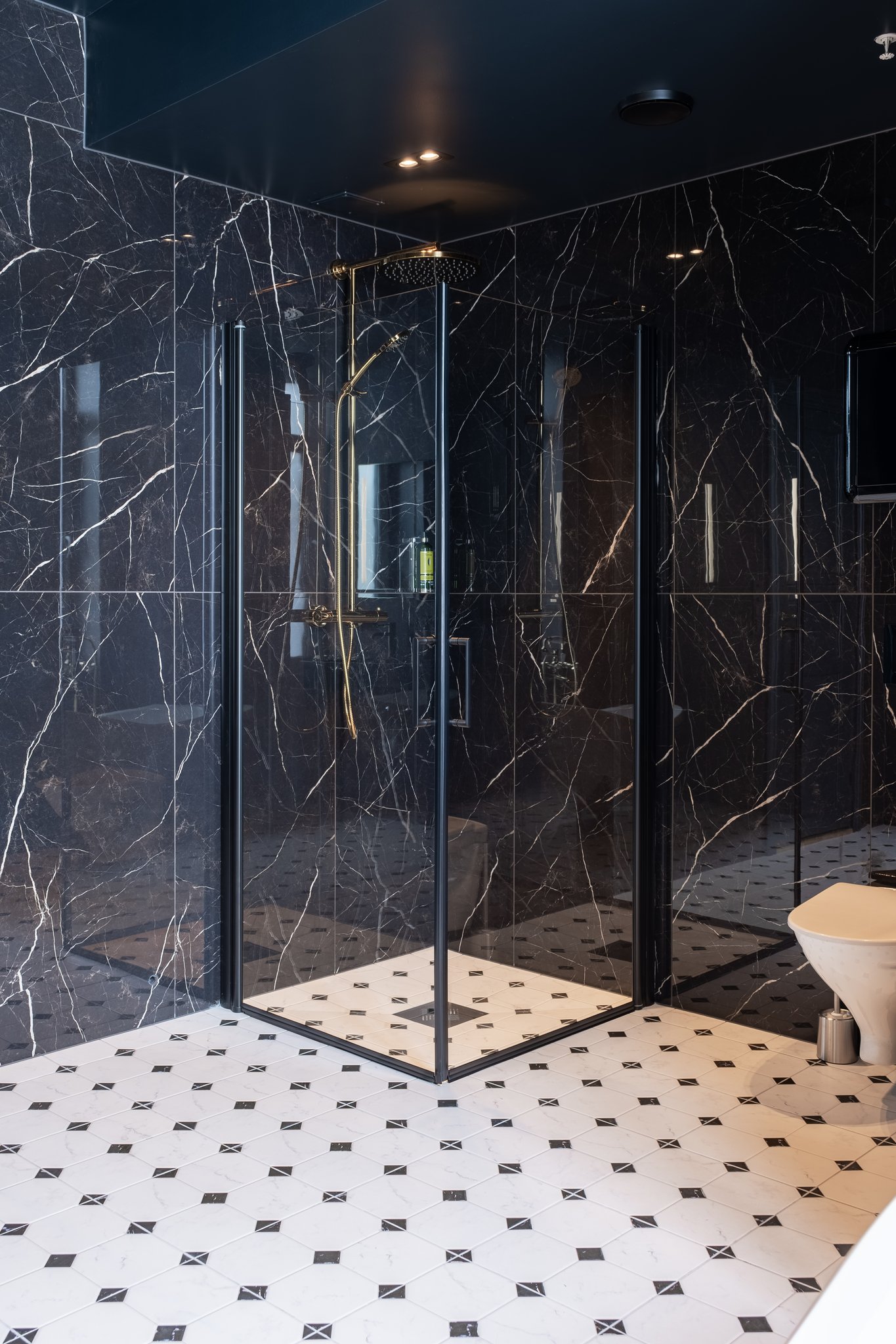 Suite_(8)_S