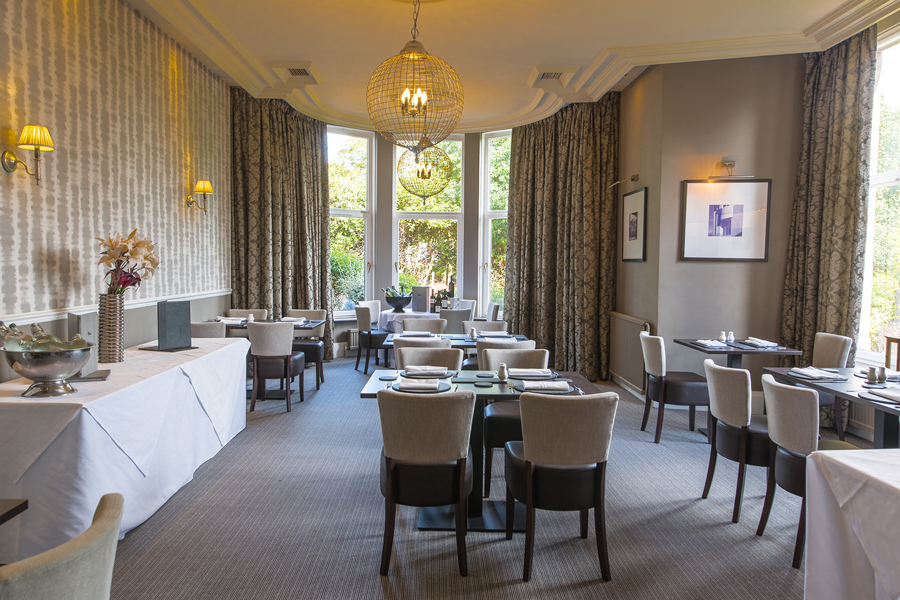 Restaurant_Centre_with_window_S