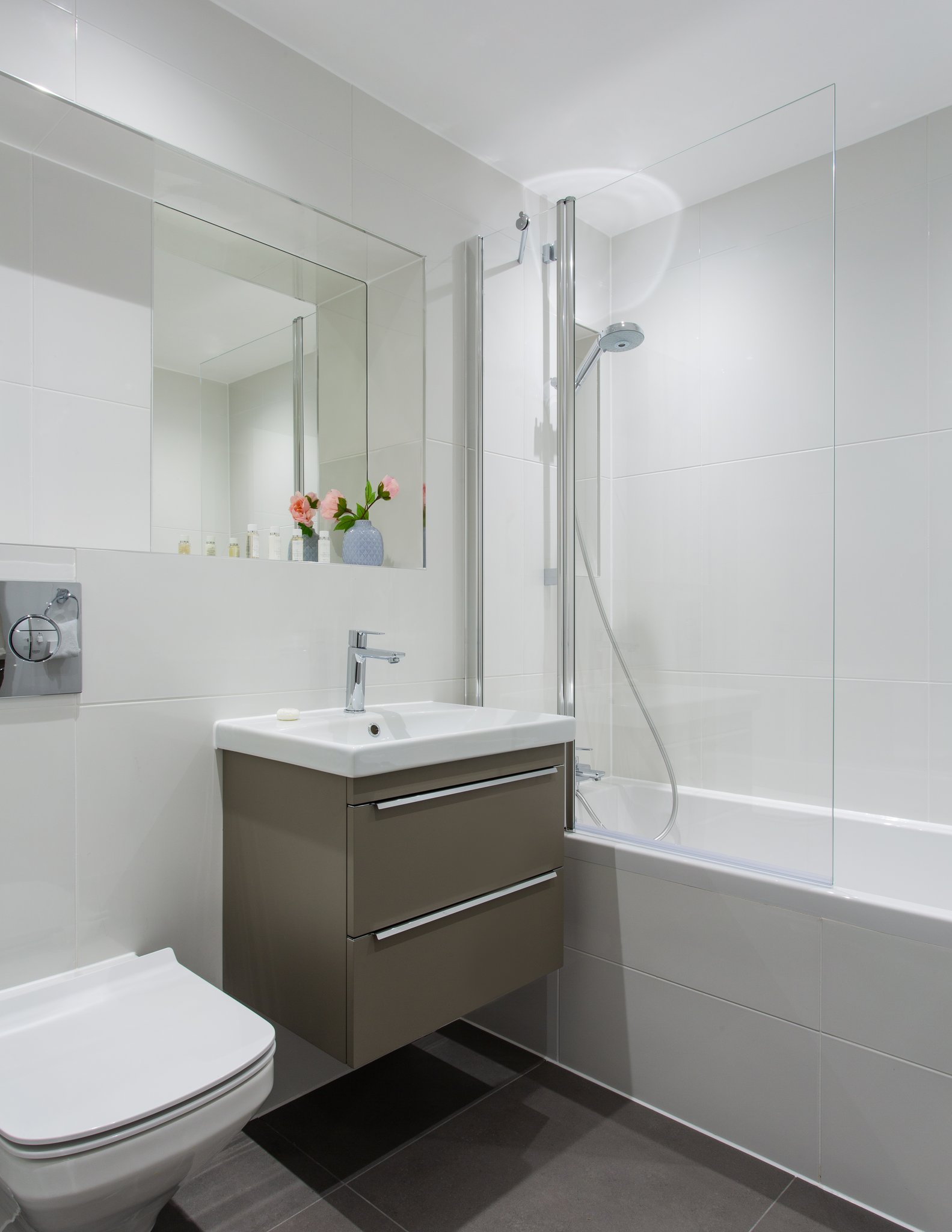 One_Bed_Apartment_Bathroom2_S