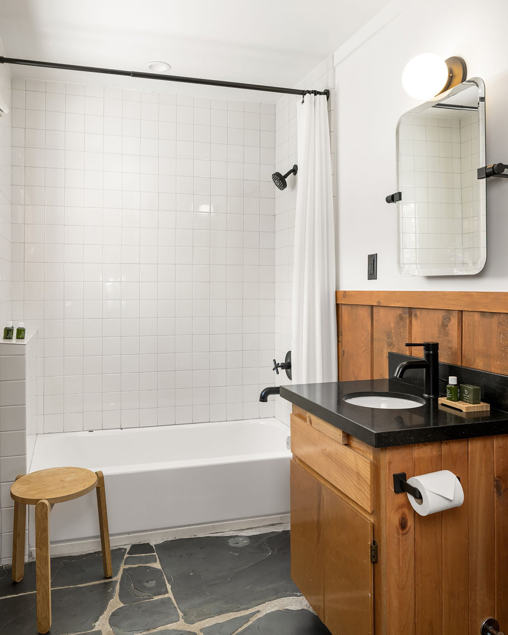 Wagon_Wheel_bathroom_S