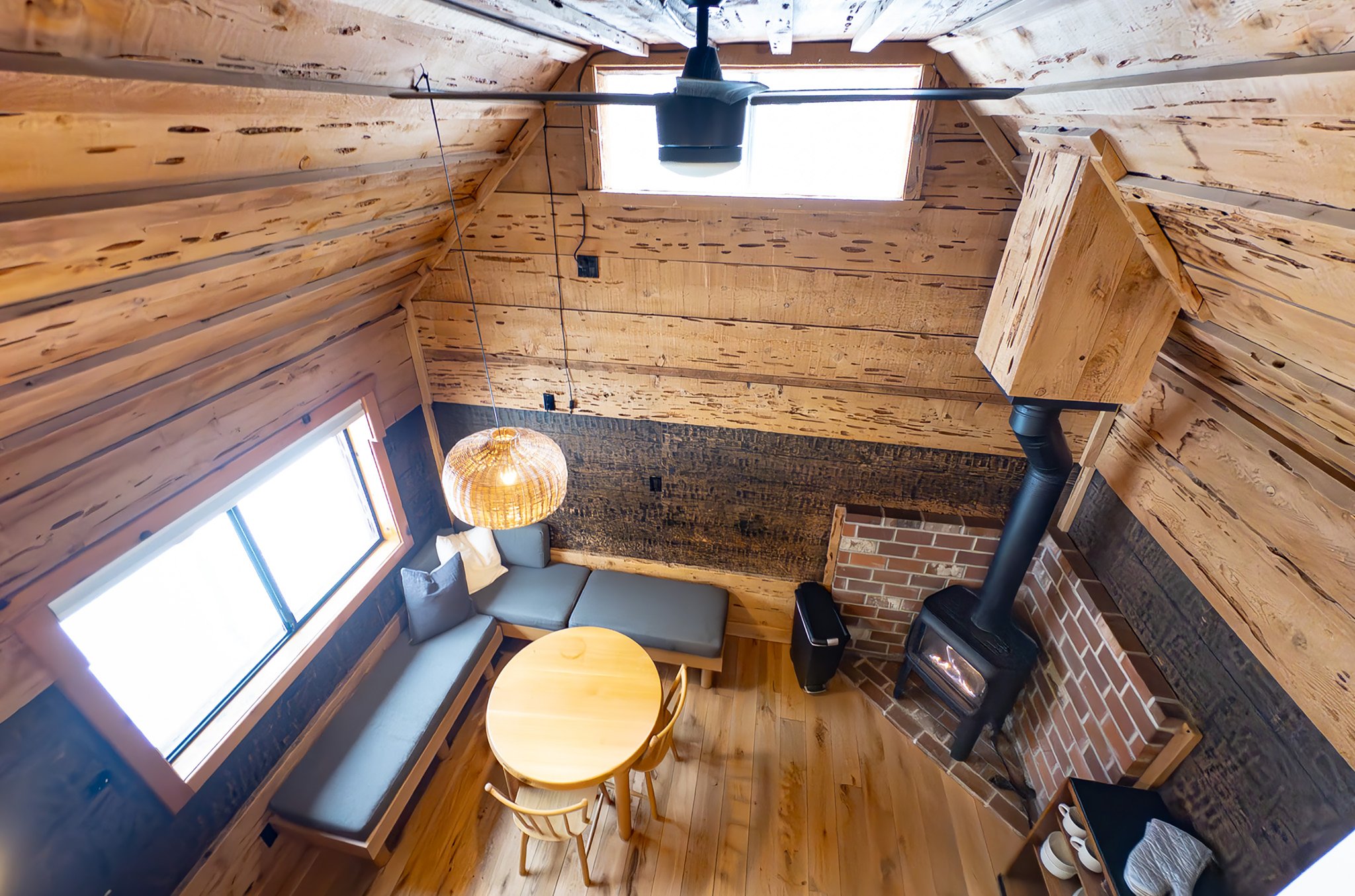 Knotty_Pine_Dining_area_S