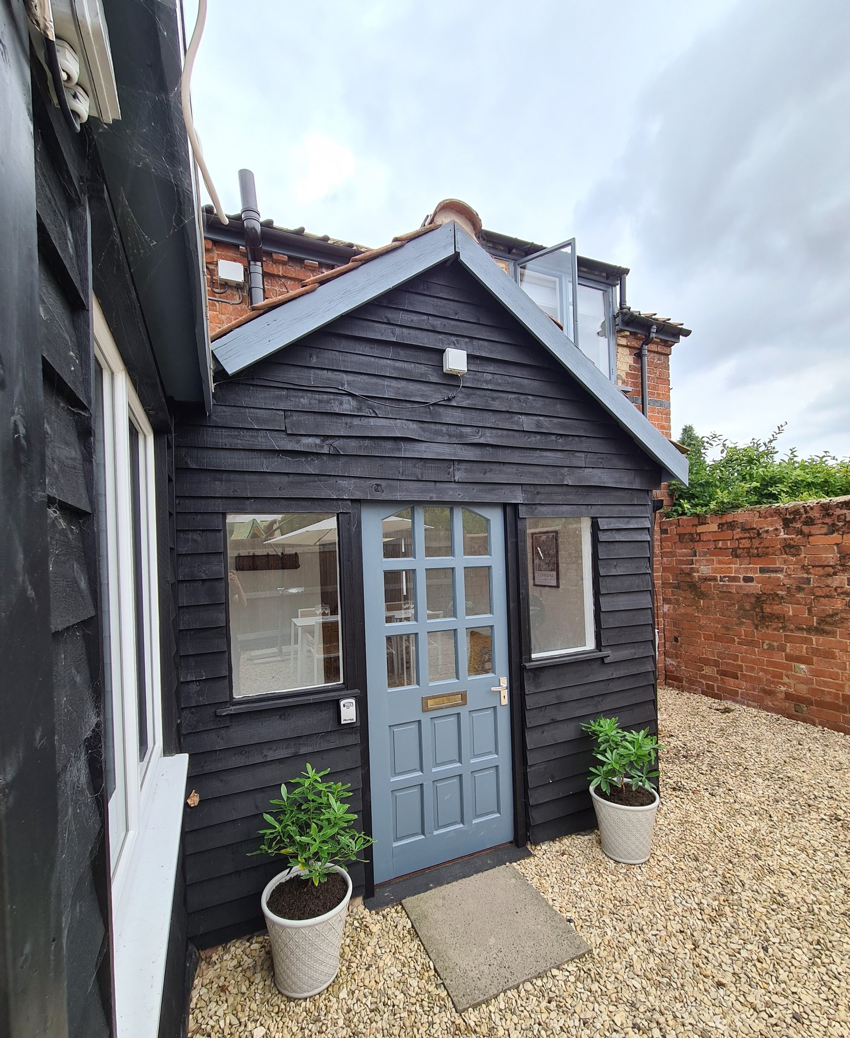 Cottage_Entrance_S