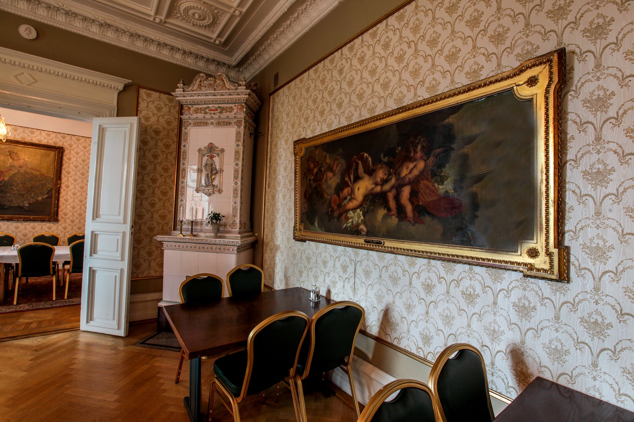 Hall-04_S