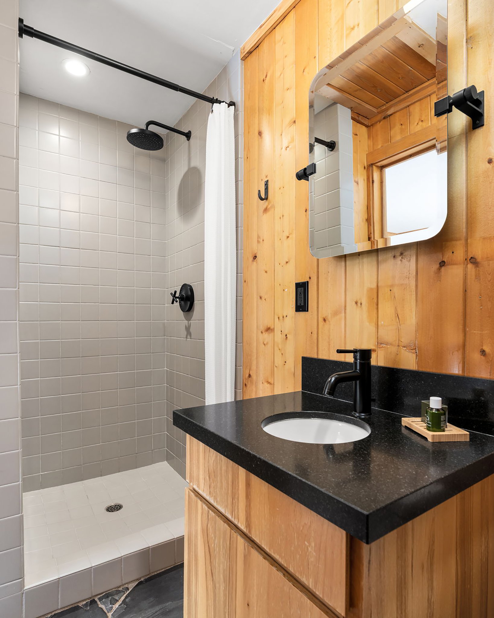 Dougfir_Bathroom_S