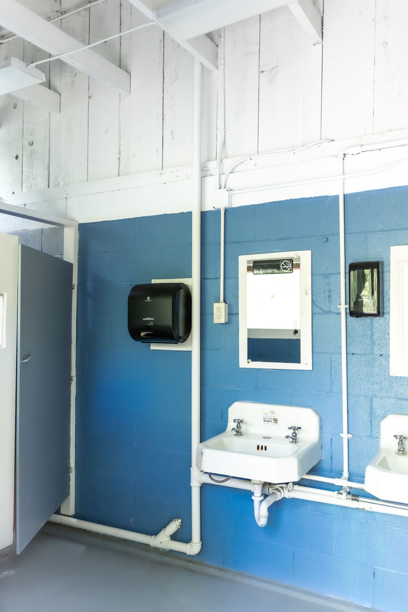 Men_side_bathhouse_S