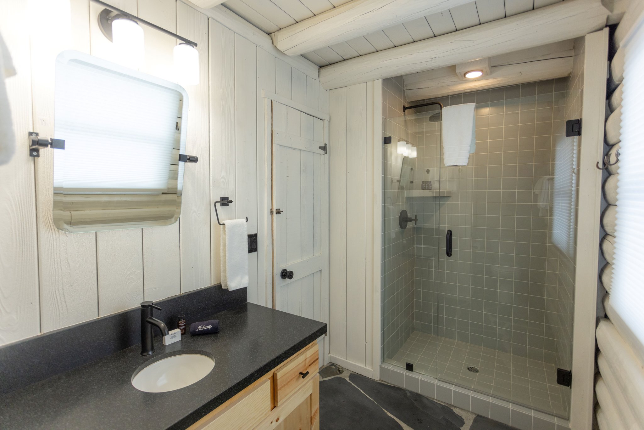 Snowshoe_bathroom2_S