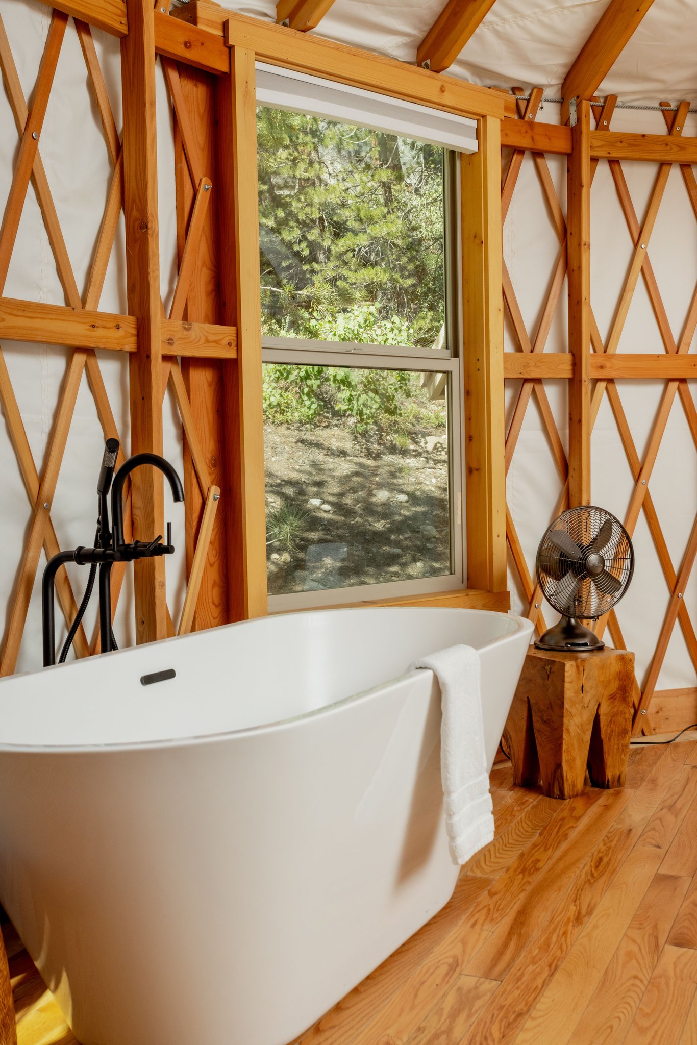 Yurt11_tub_S