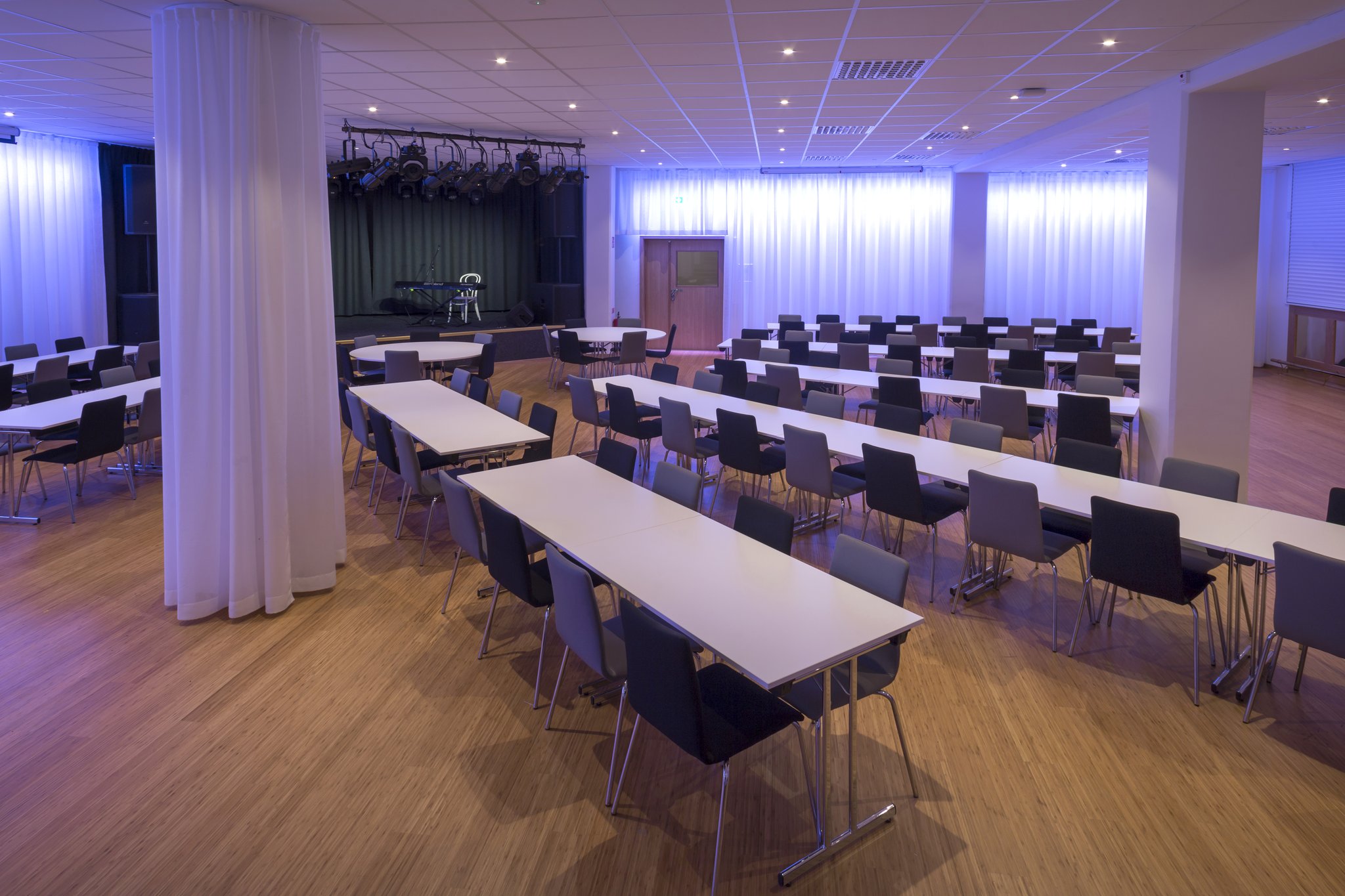 Conference-04_S