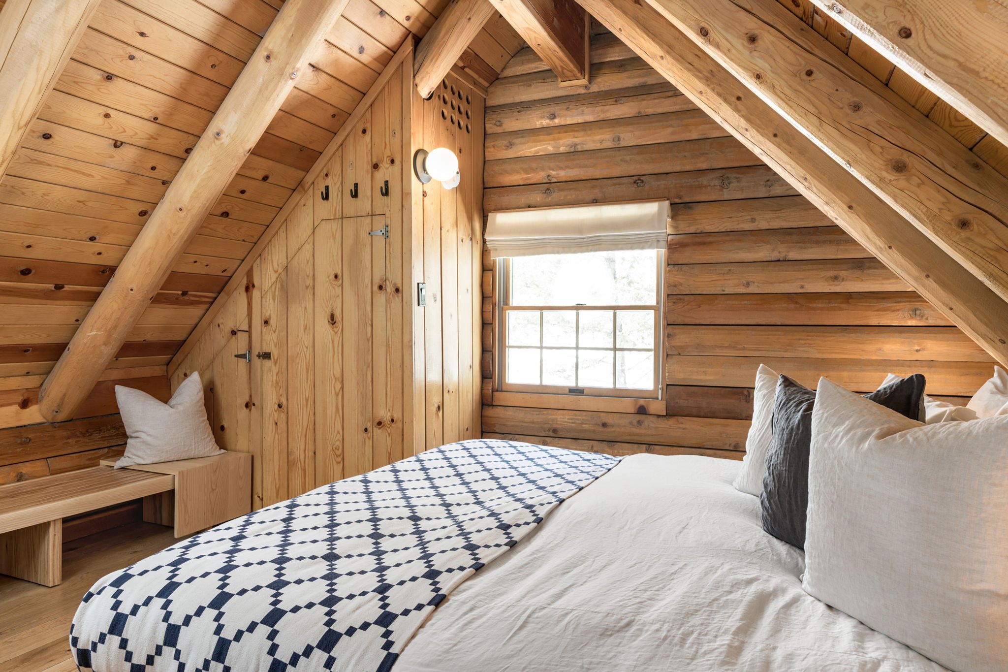 Tanglewood_upstair_bedroom_S