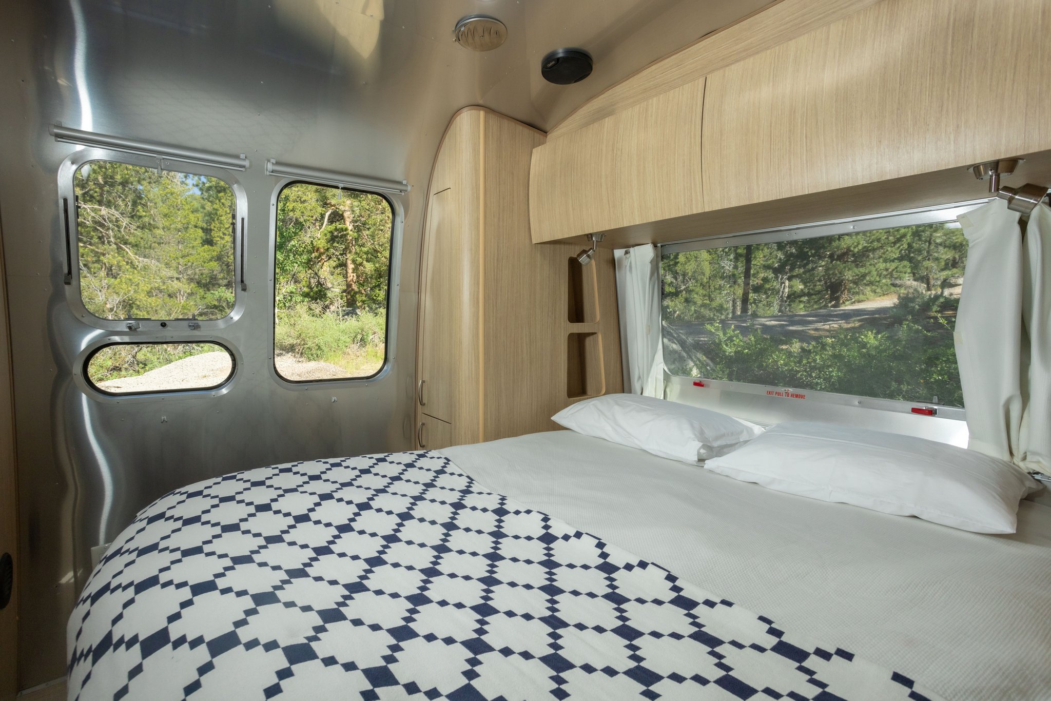 Airstream_bedroom_S