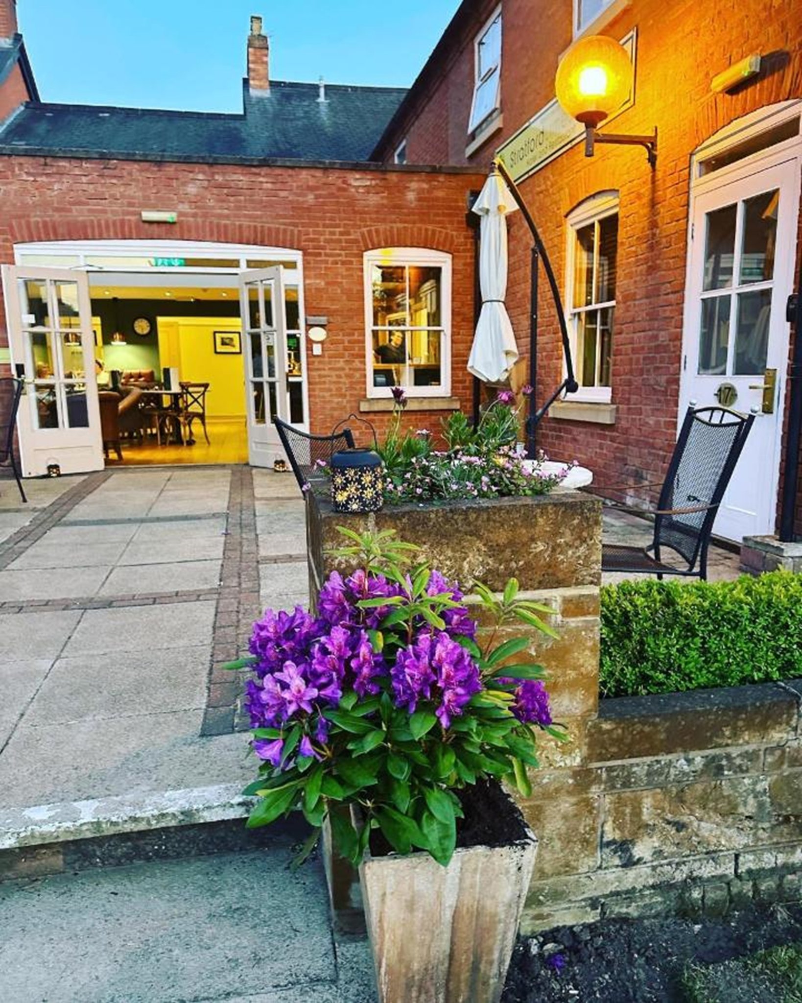 Hotel_Entrance_S