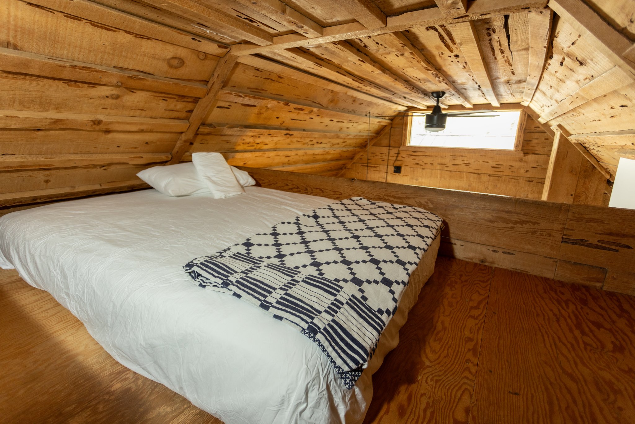 Knotty_Pine_loft_bed_S