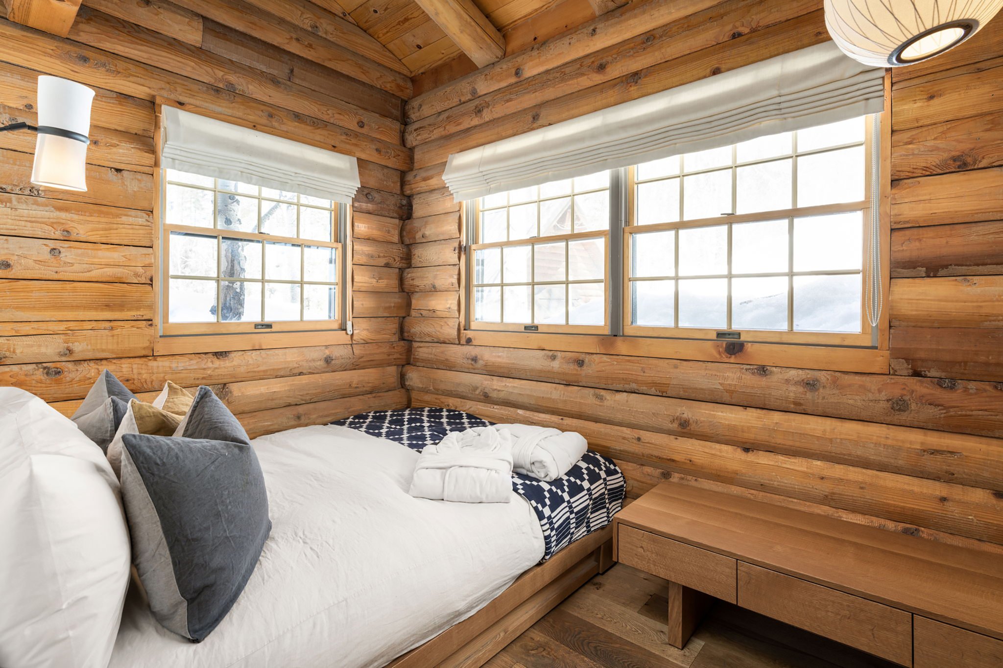 Tanglewood_downstair_bedroom_S