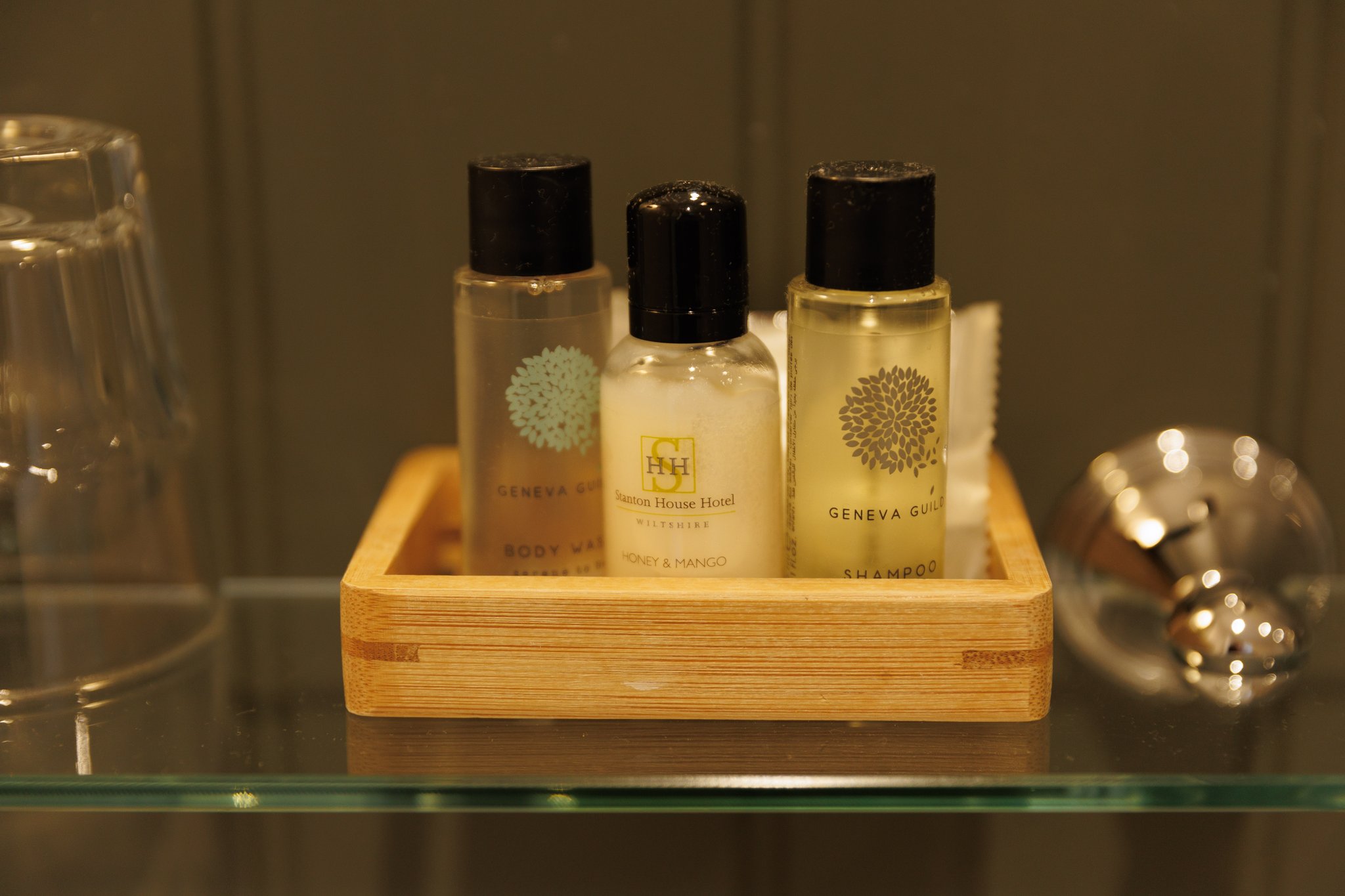 Four_Poster_Bathroom_Amenities_S