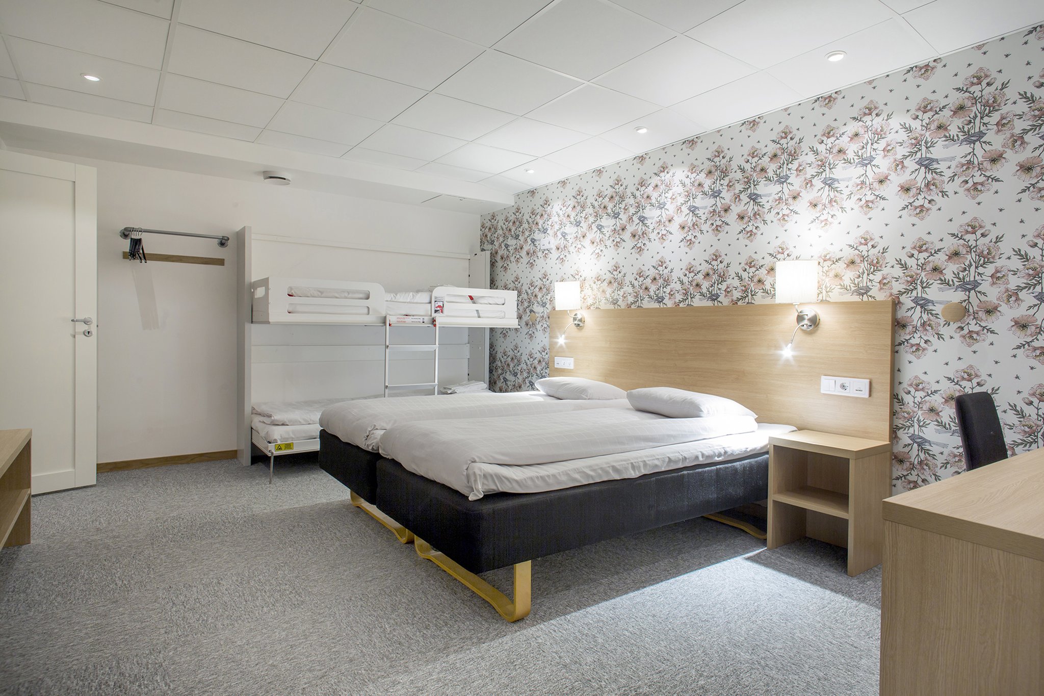 moderate-family_6-bed-room-without-window-first-hotel-dra_S