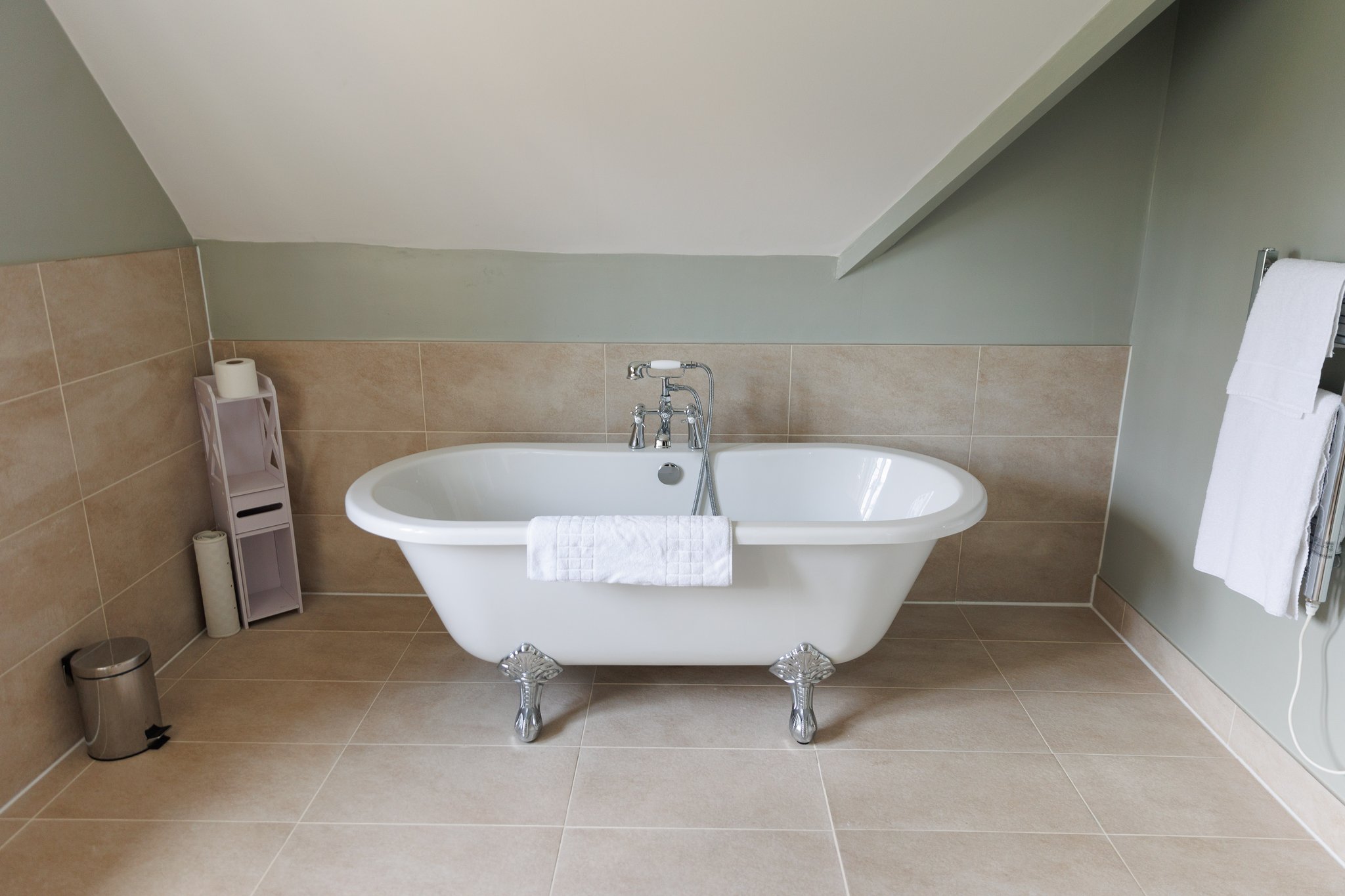 Deluxe_Double_Bathroom_Bath_Tub_S