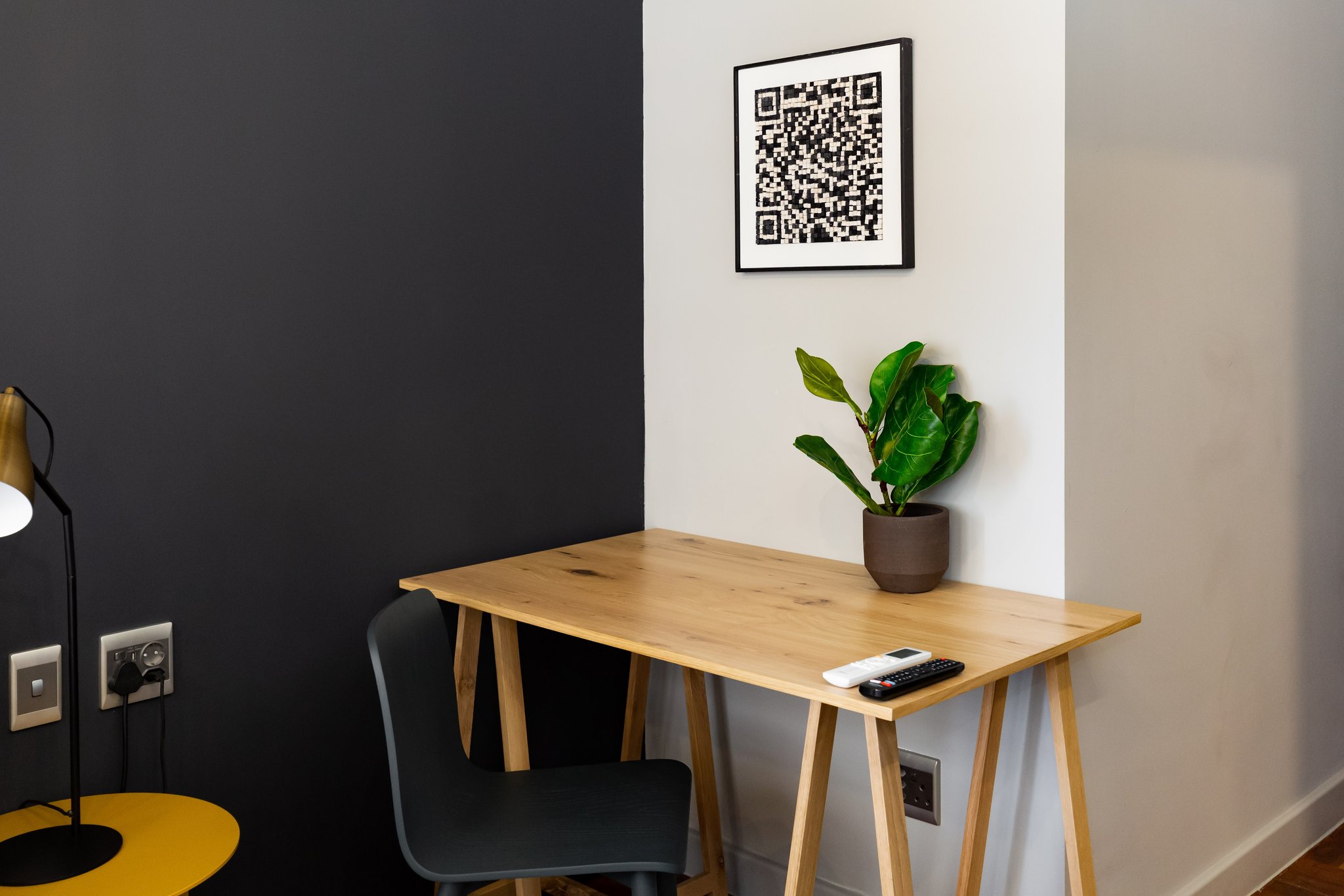 Work_desk_-_all_rooms_S