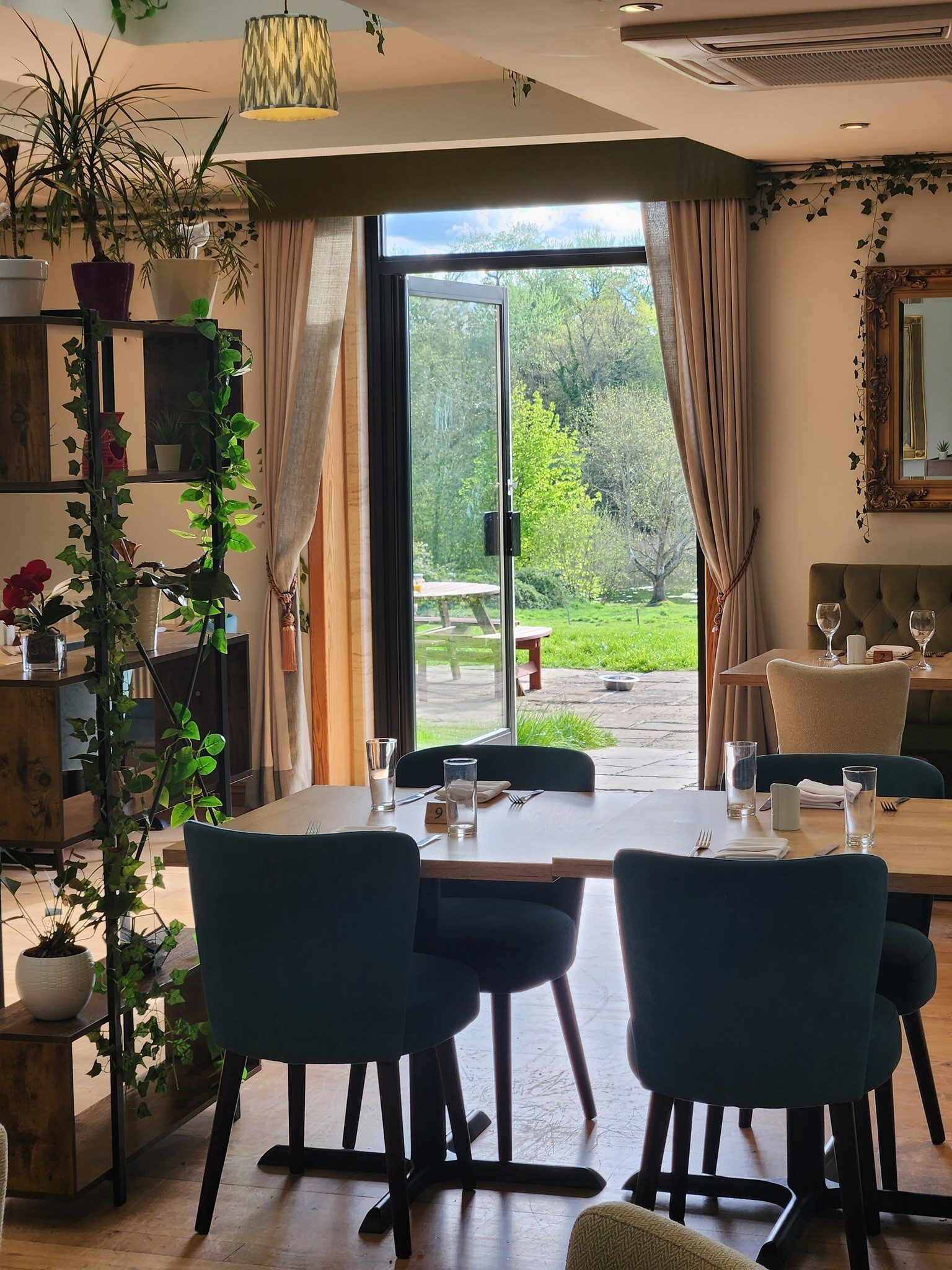 Restaurant_S