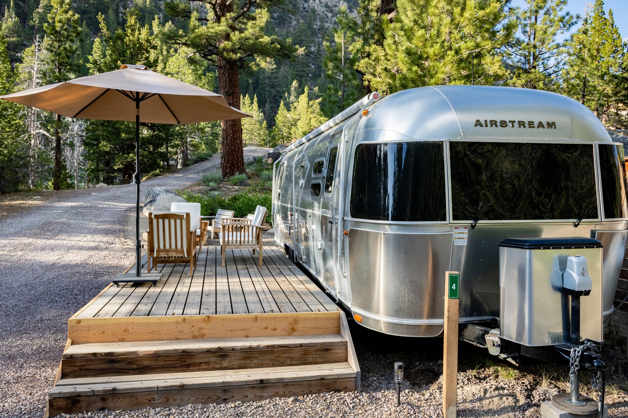 Airstream_Outside2_S