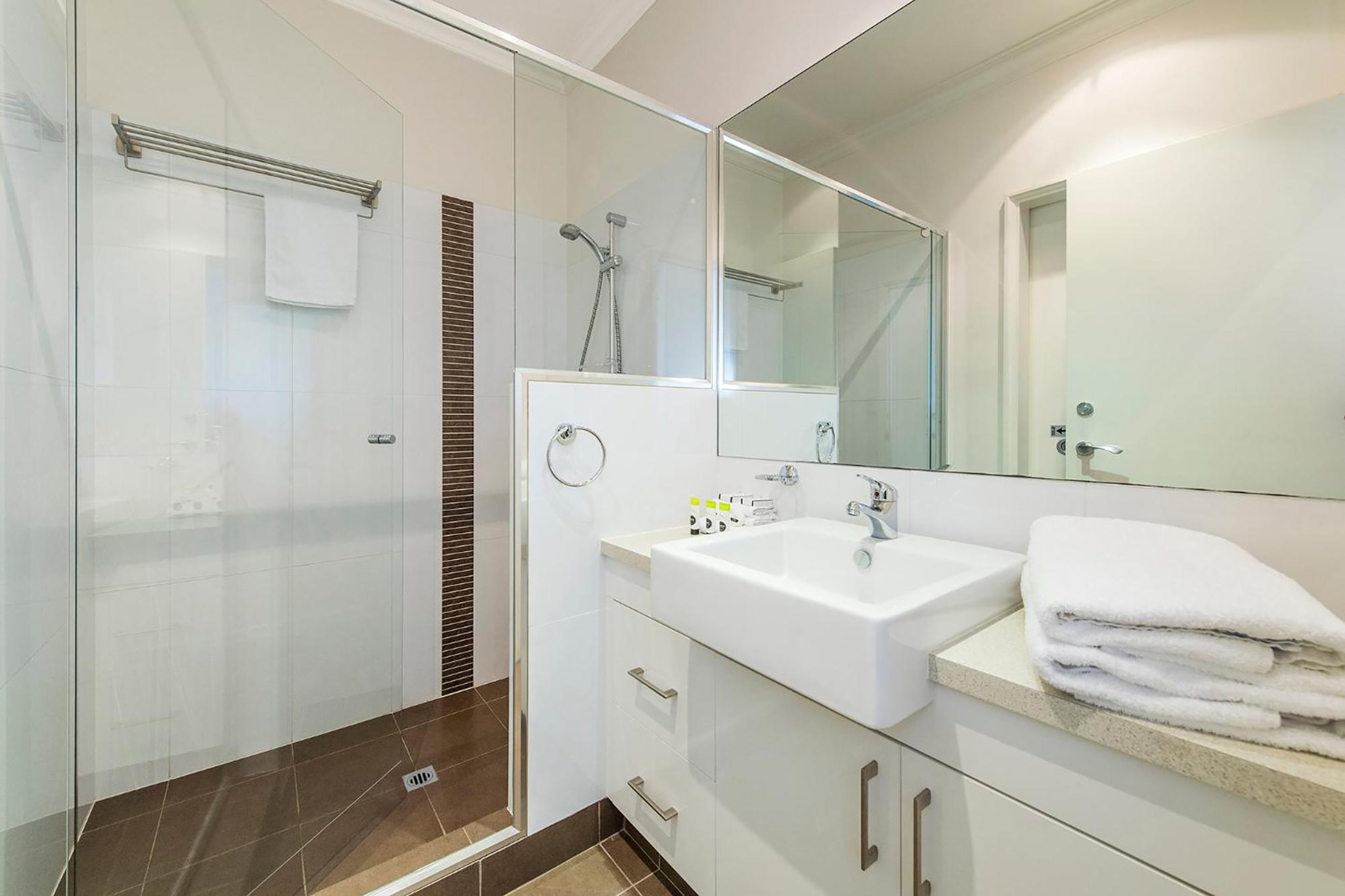 Two_Bedroom_Palladio_View_Apartment_Bathroom_S
