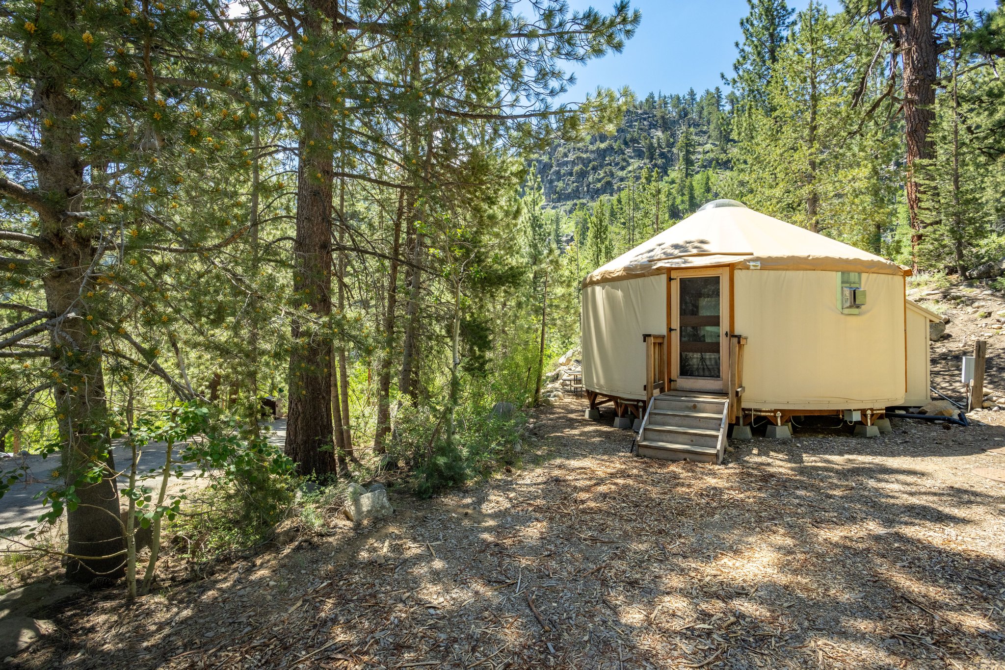 Yurt11_outside_S