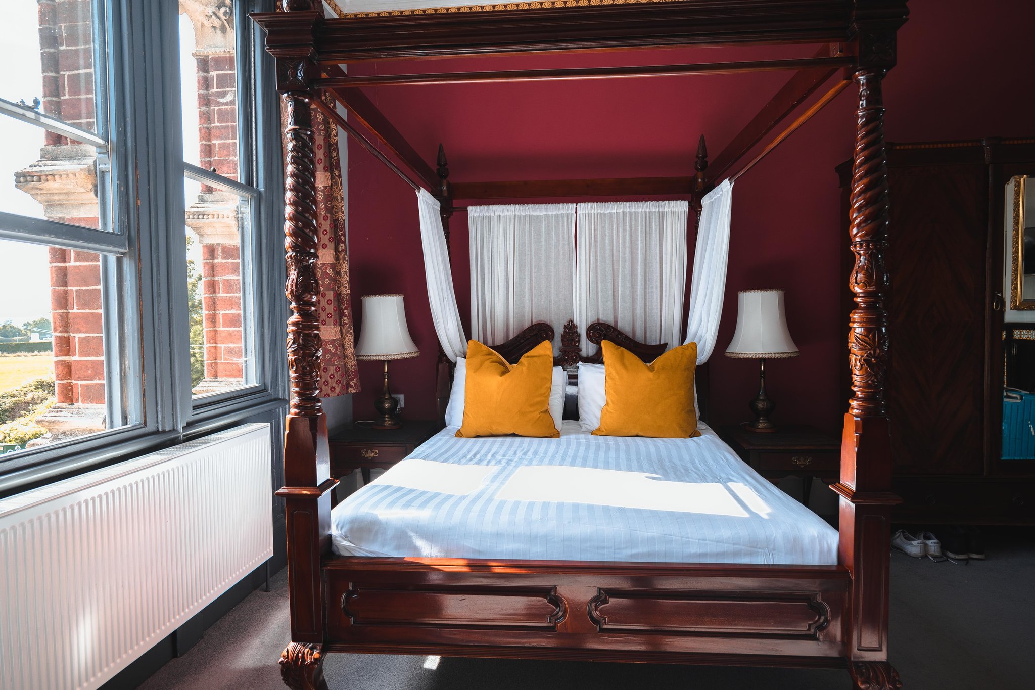 Four_Poster_Bed_S