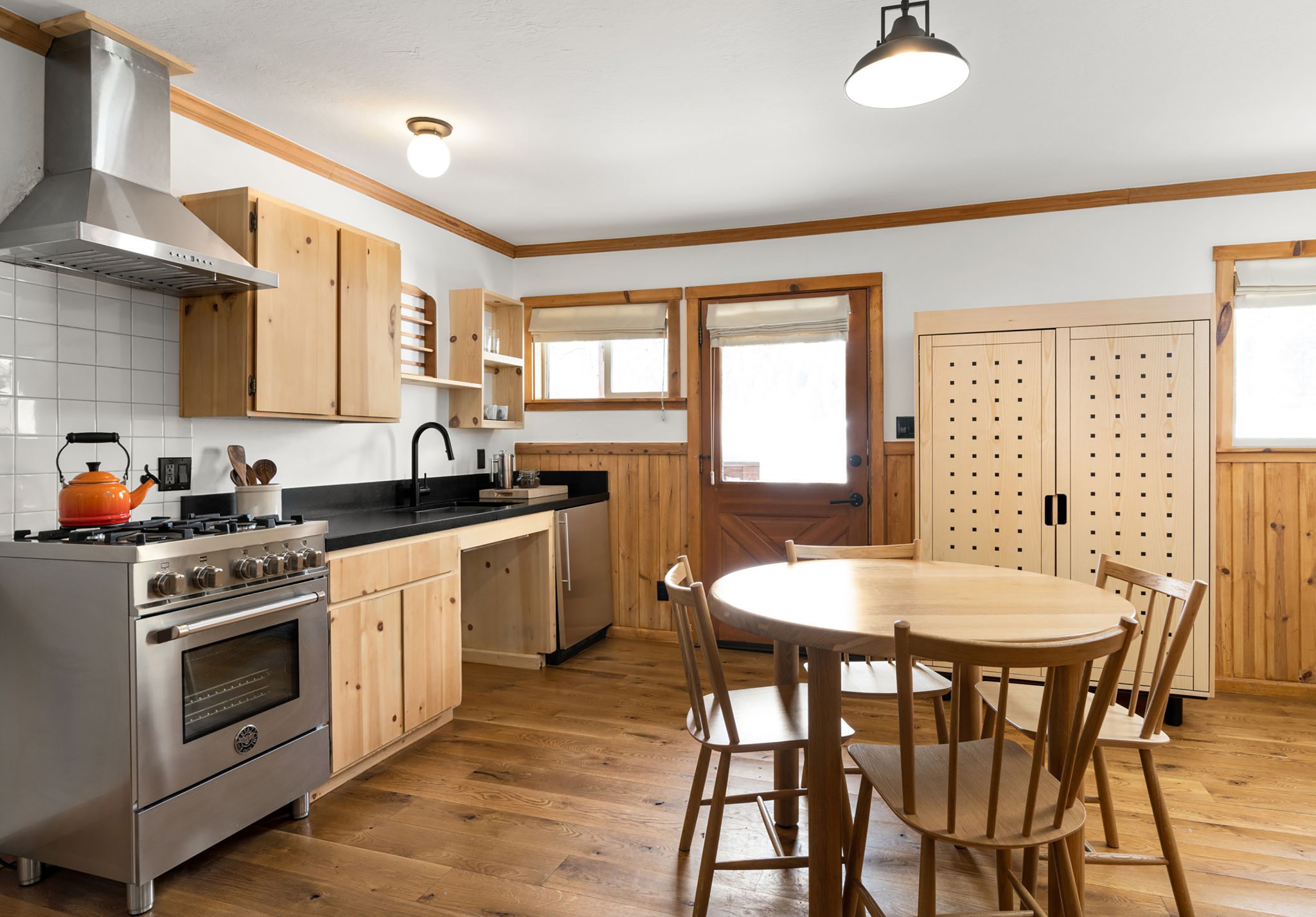 Homestead_dining_room_S
