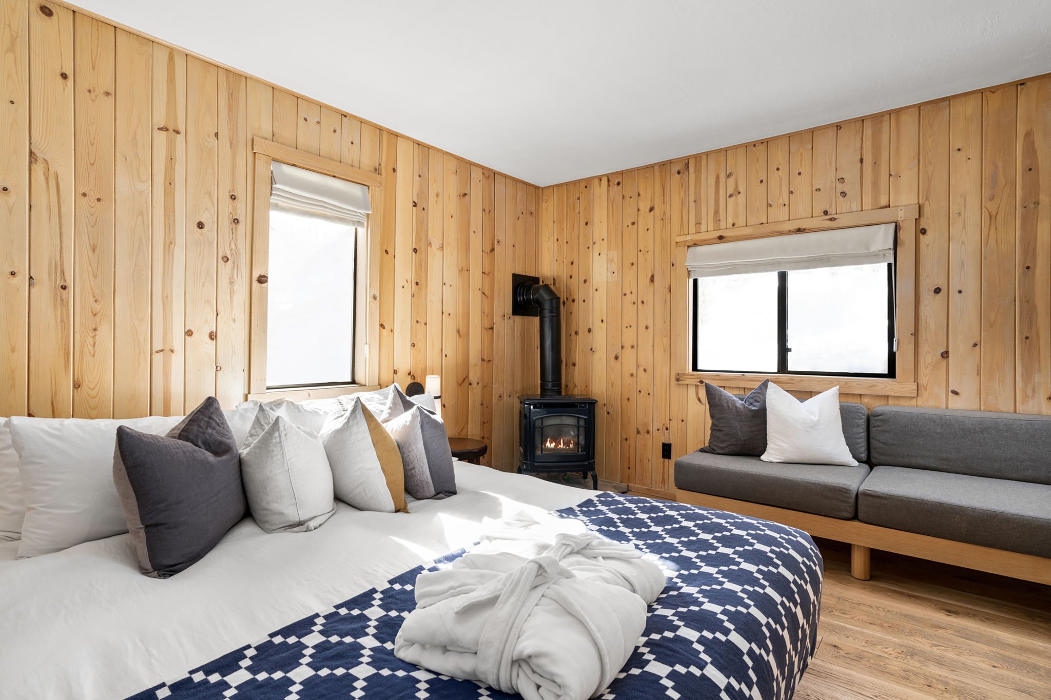 Dougfir_Bedroom_S