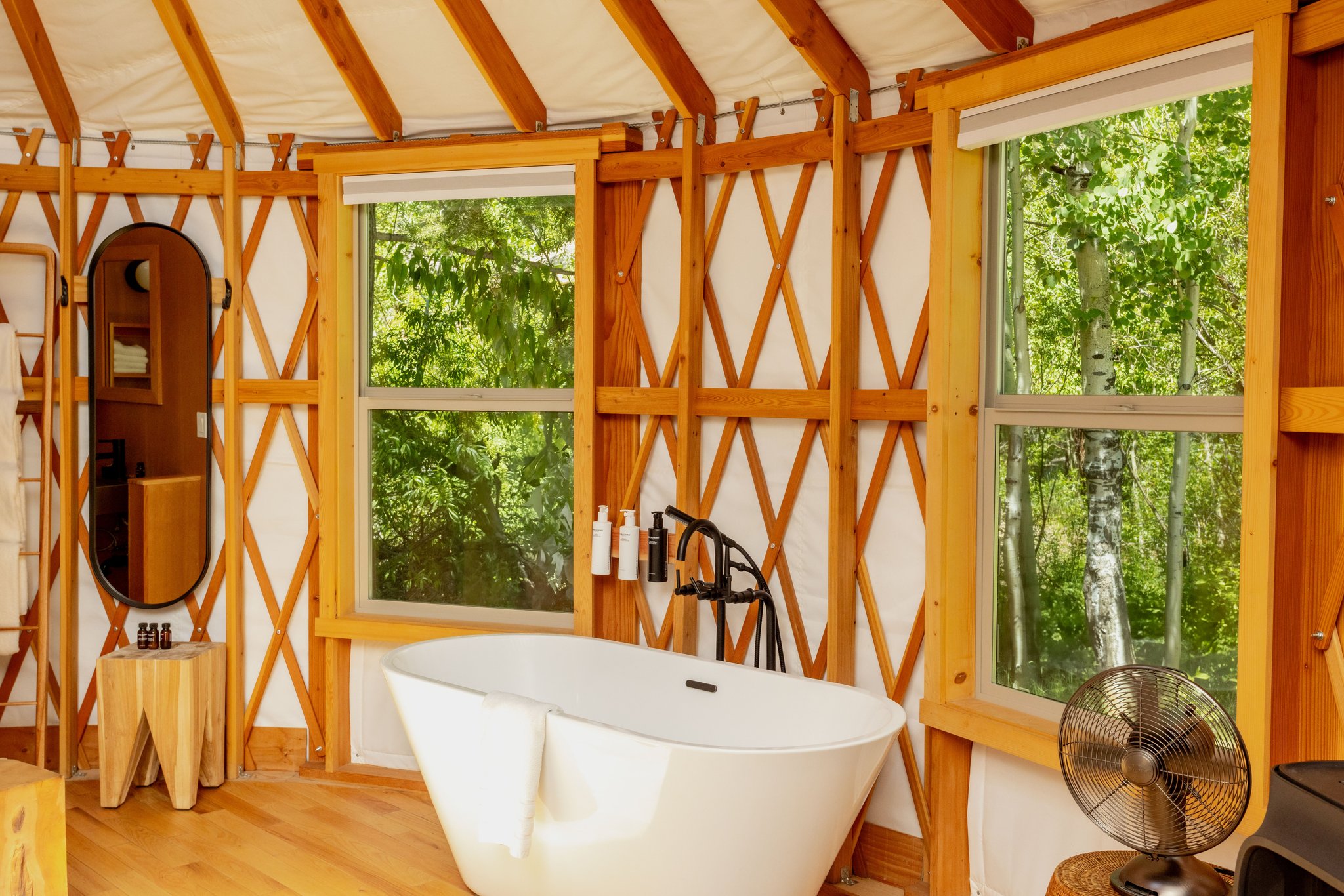 Yurt24_bathtub_S